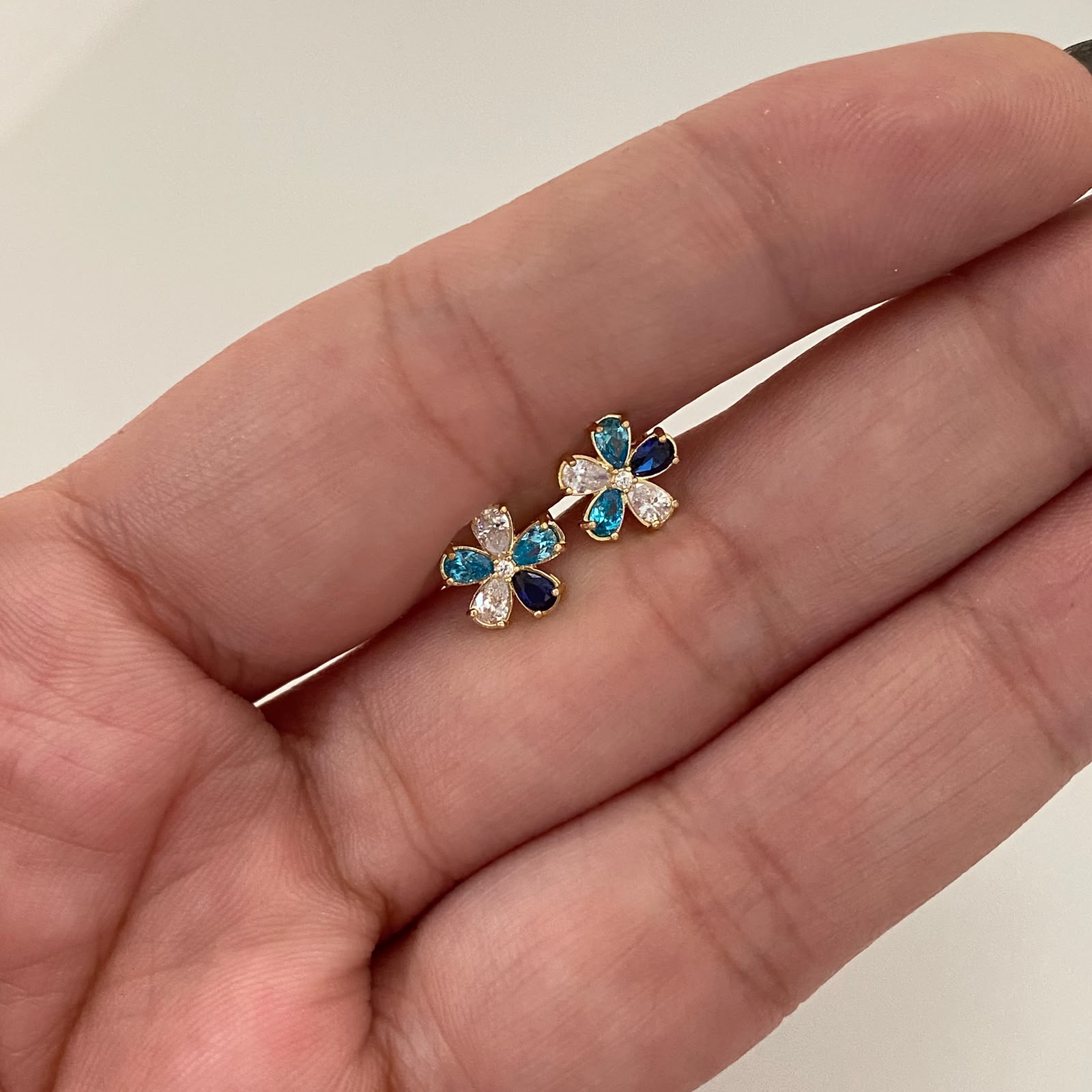 Topos flor circones azules Oro amarillo 18k 1 Gr / 8 mm
