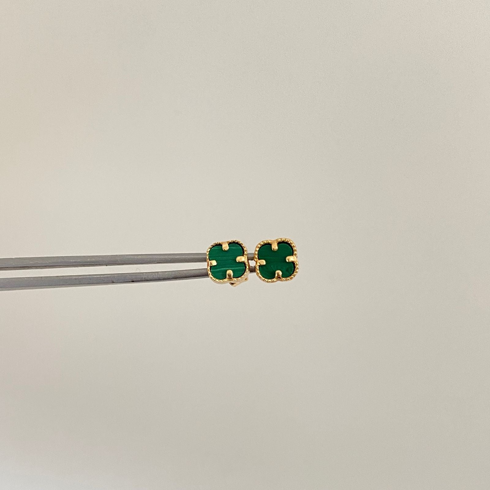 Topos It trebol fondo verde Oro amarillo 18k +4 / 2,1 Gr / 6,55 mm