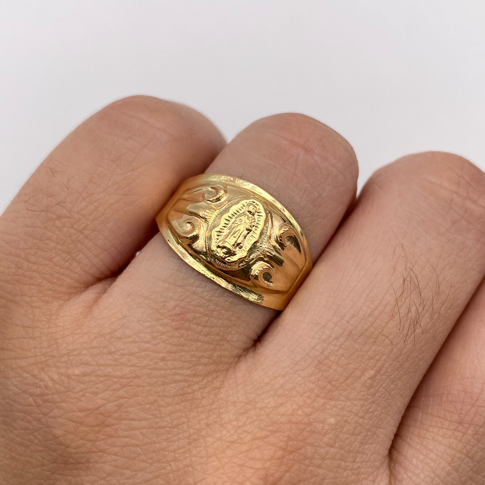 Anillo Troquel Virgen de guadalupe  Oro amarillo 18k / Talla 9 / 2,4 Gr / 4,4 mm