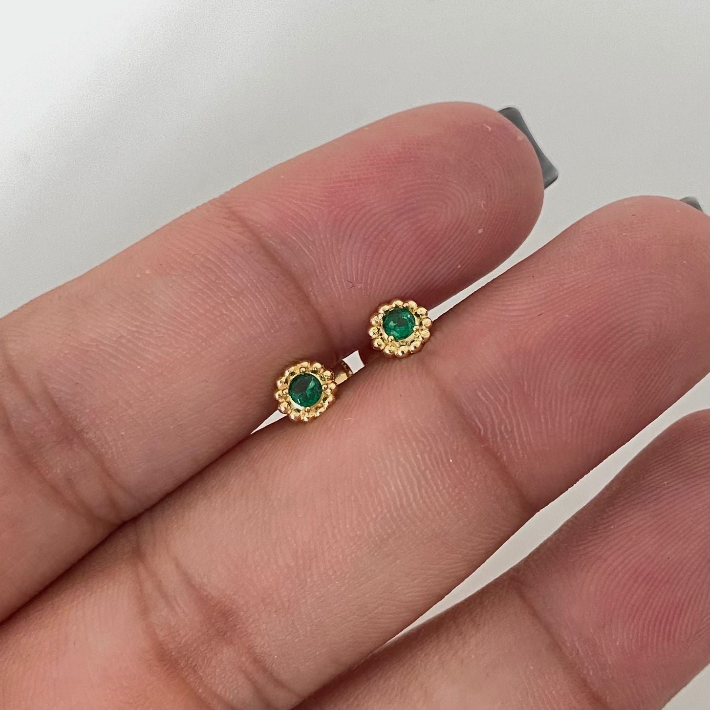 Topos circon verde borde punteado Oro amarillo 18k 0,75 Gr / 4,8 mm