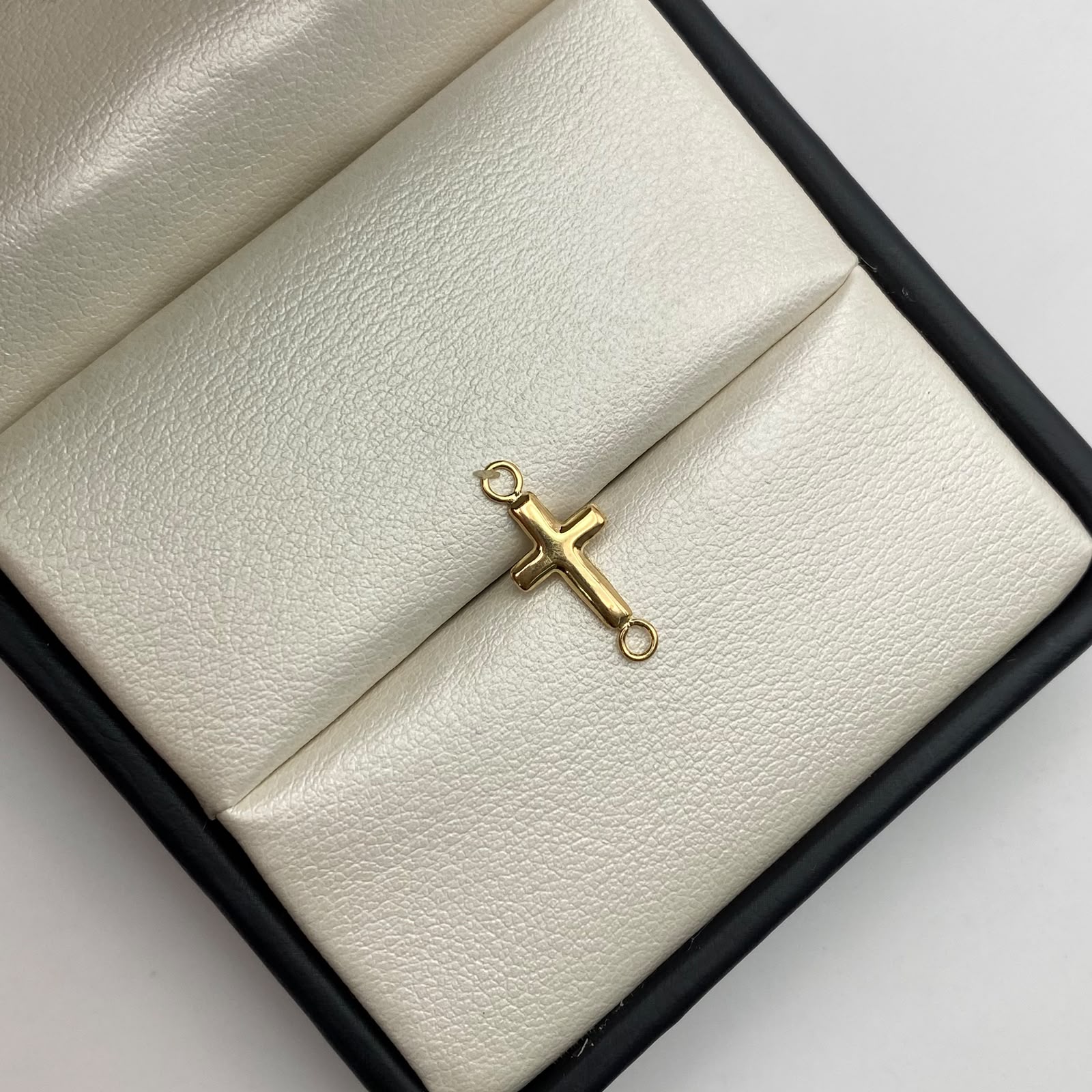 Herraje cruz lisa Oro amarillo 18k 0,35 Gr / 2 Cm