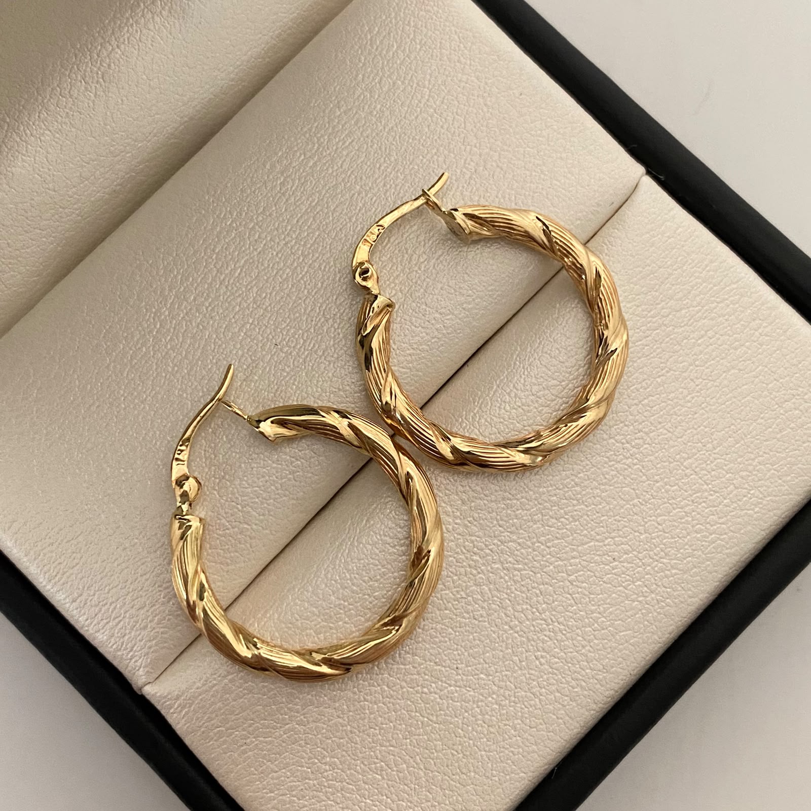 Candonga Entorchada Oro amarillo 18k 2,15 Gr / 2,4 Cm