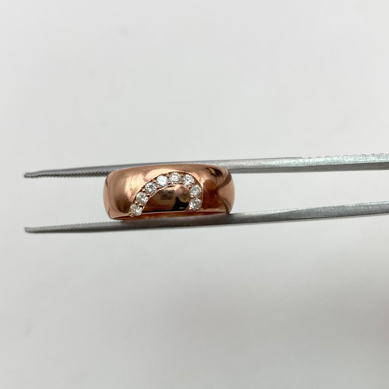 Anillo Argolla de matrimonio (POR FABRICACION)  corazon con diamantes 1.8 mm  Oro amarillo 18k / Talla 10/ 7 / 15,8 Gr / 7 mm