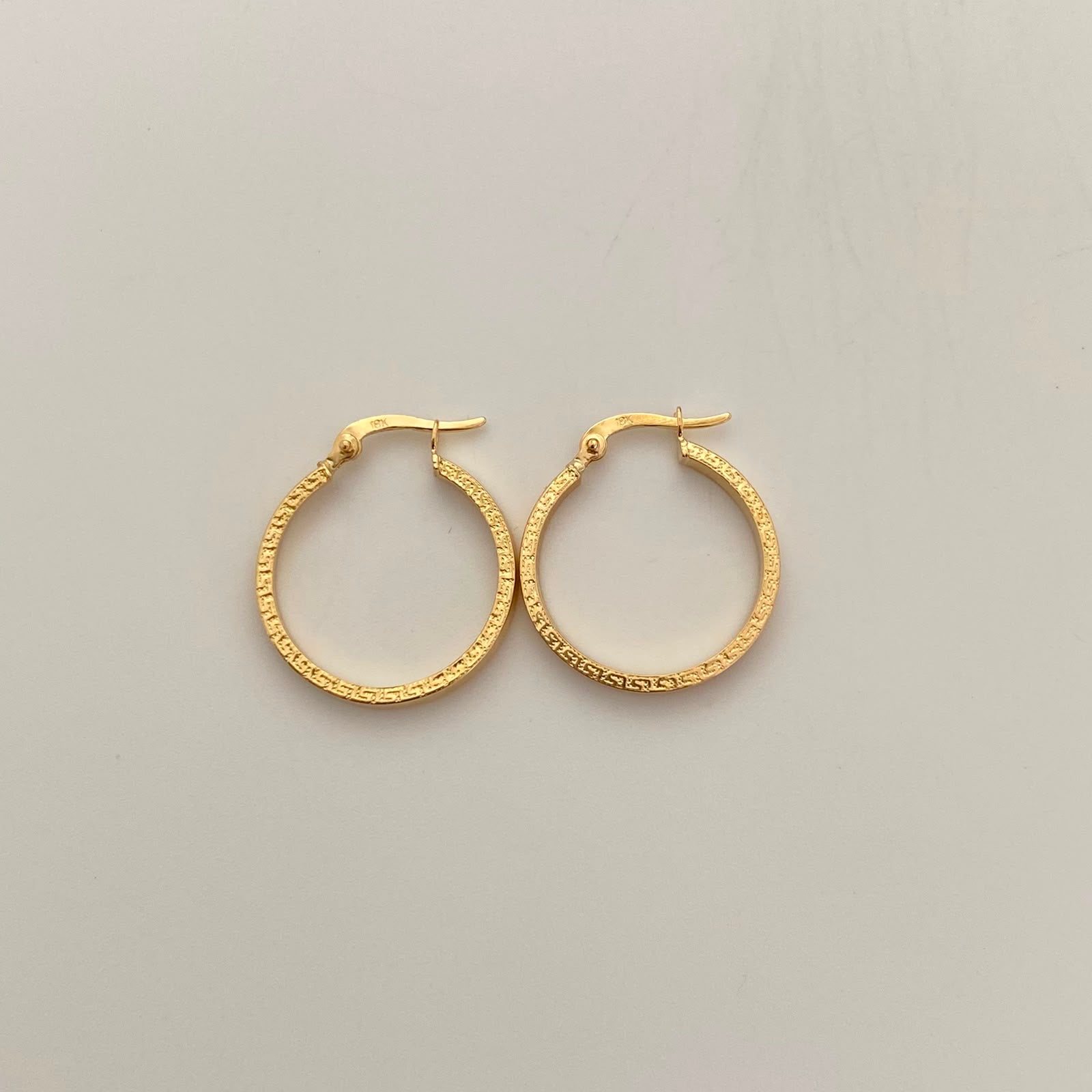 Candonga Lisa Vs Oro amarillo 18k 1,7 Gr / 2,4 Cm