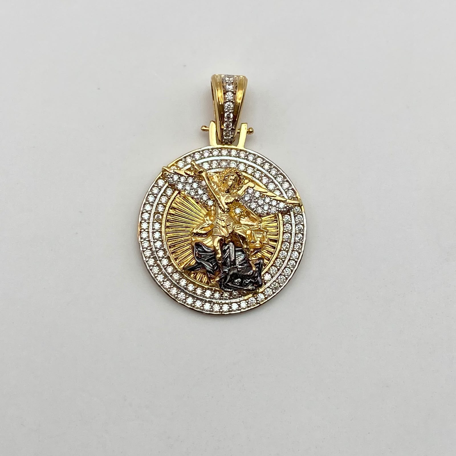 Dije san miguel arcangel circones blancos Oro amarillo y Oro blanco 18k 12,7 Gr / 27 mm / 4 Cm