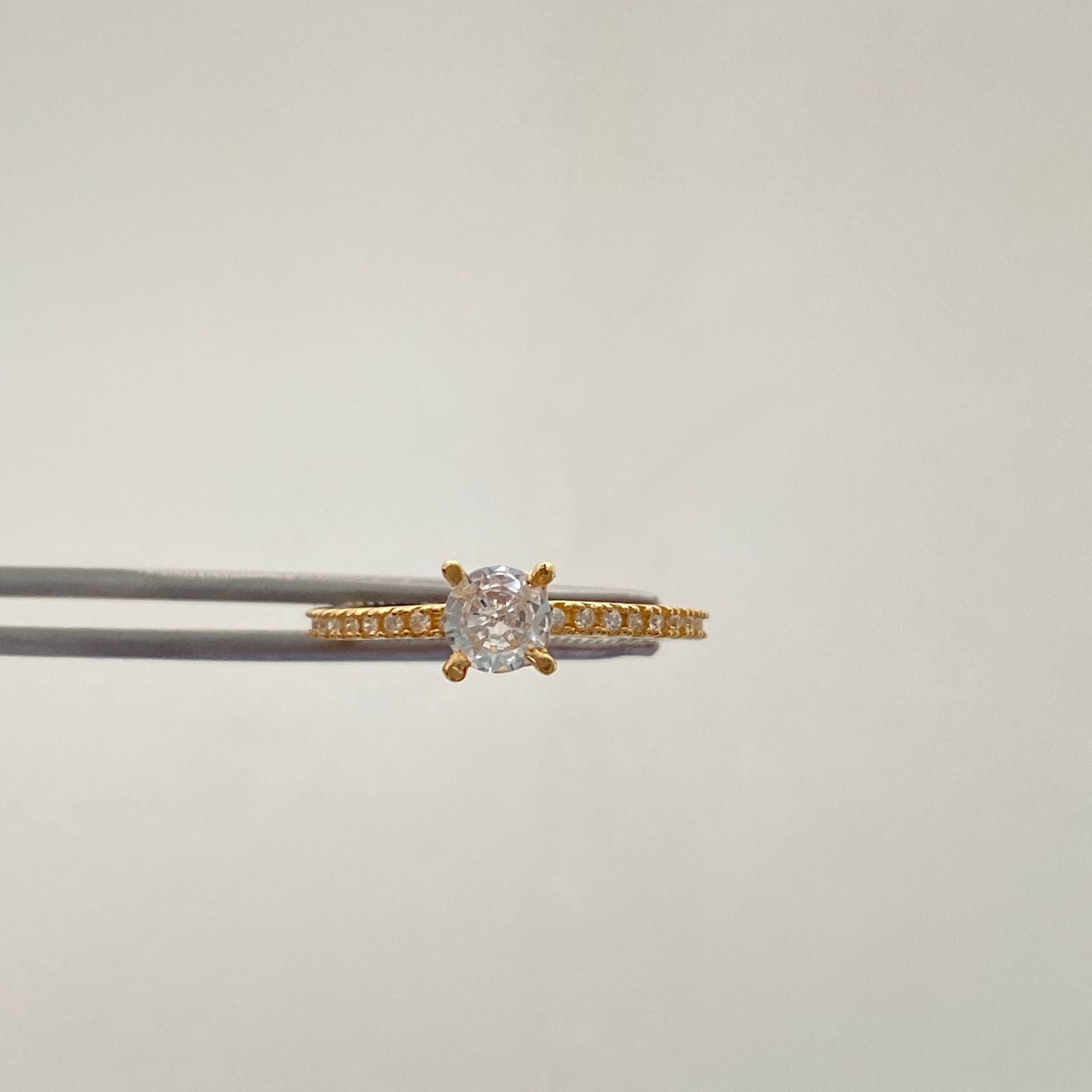 Anillo Solitario Oro amarillo 18k / Talla 8 / 1,8 Gr / 1,6 mm