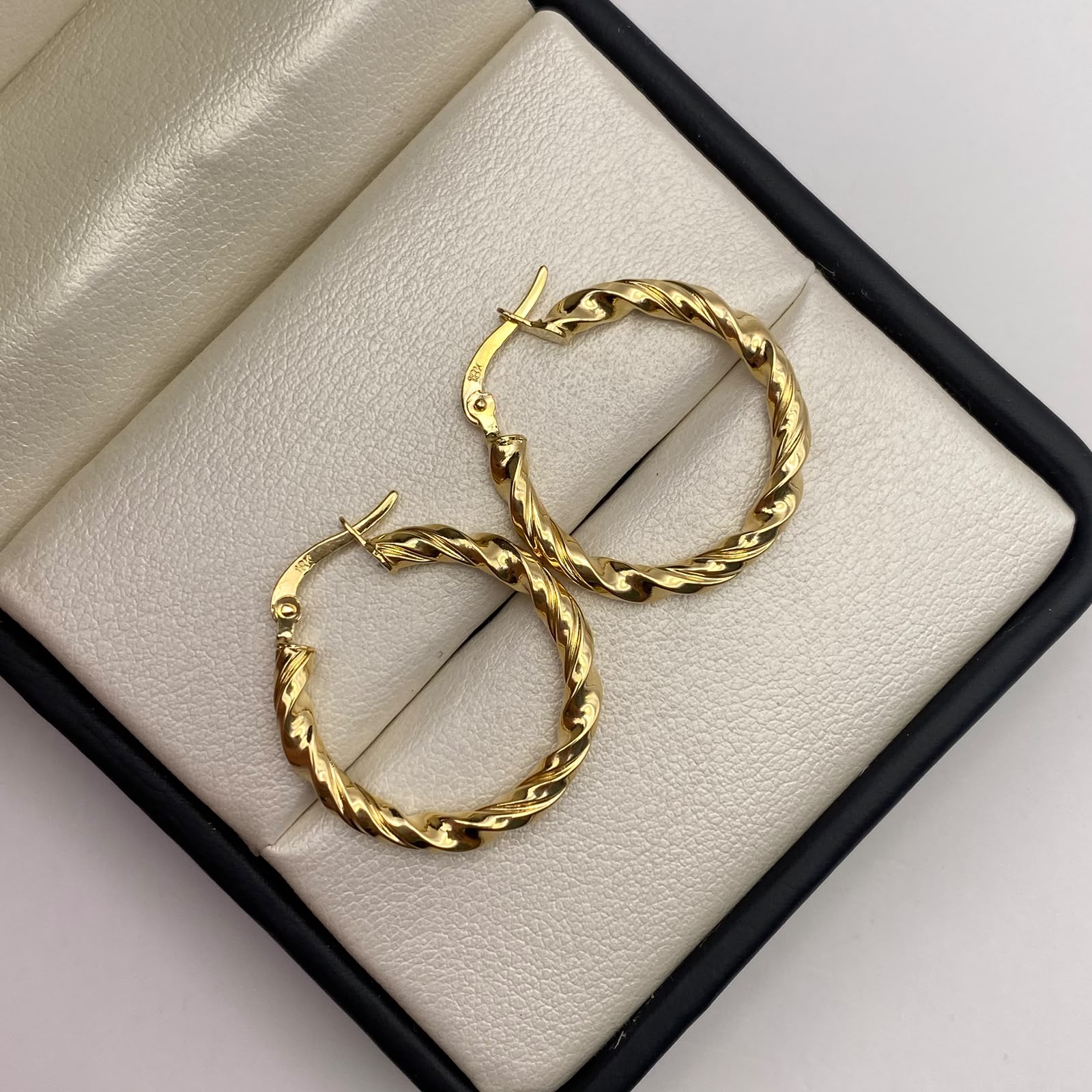 Candonga entorchada Oro amarillo 18k 2,32 Gr / 2,5 Cm