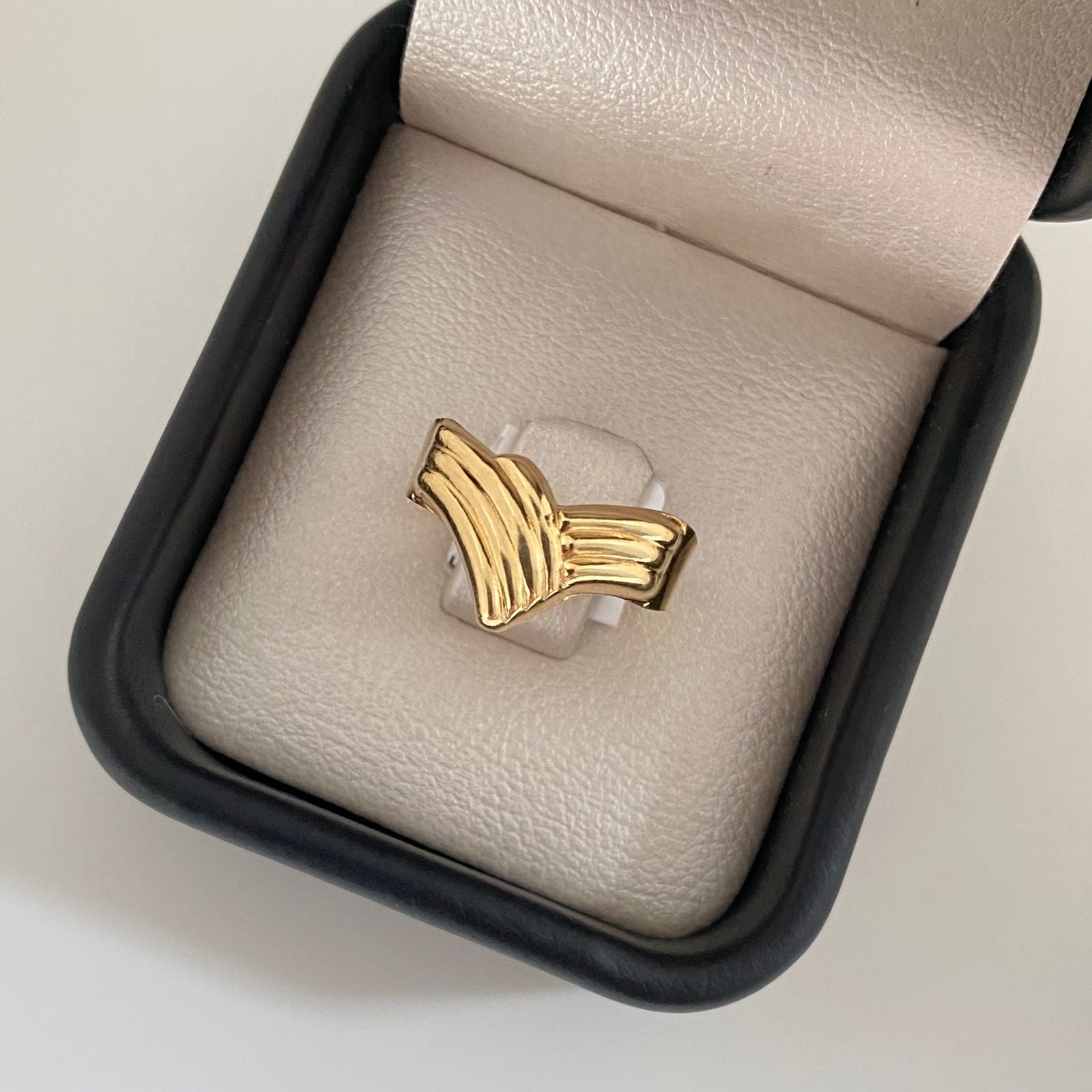 Anillo troquel lineas terminado en punta / Talla 7 / 1,75 Gr
