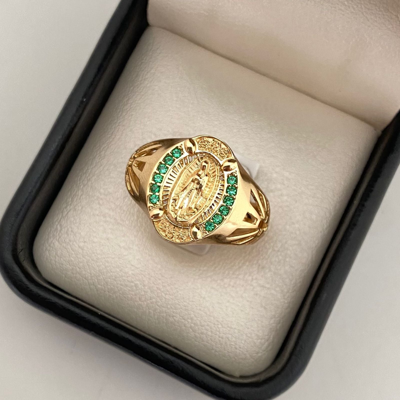 Anillo virgen guadalupe circones verdes laterales cruz Oro amarillo 18k / Talla 8 3/4 / 6,45 Gr