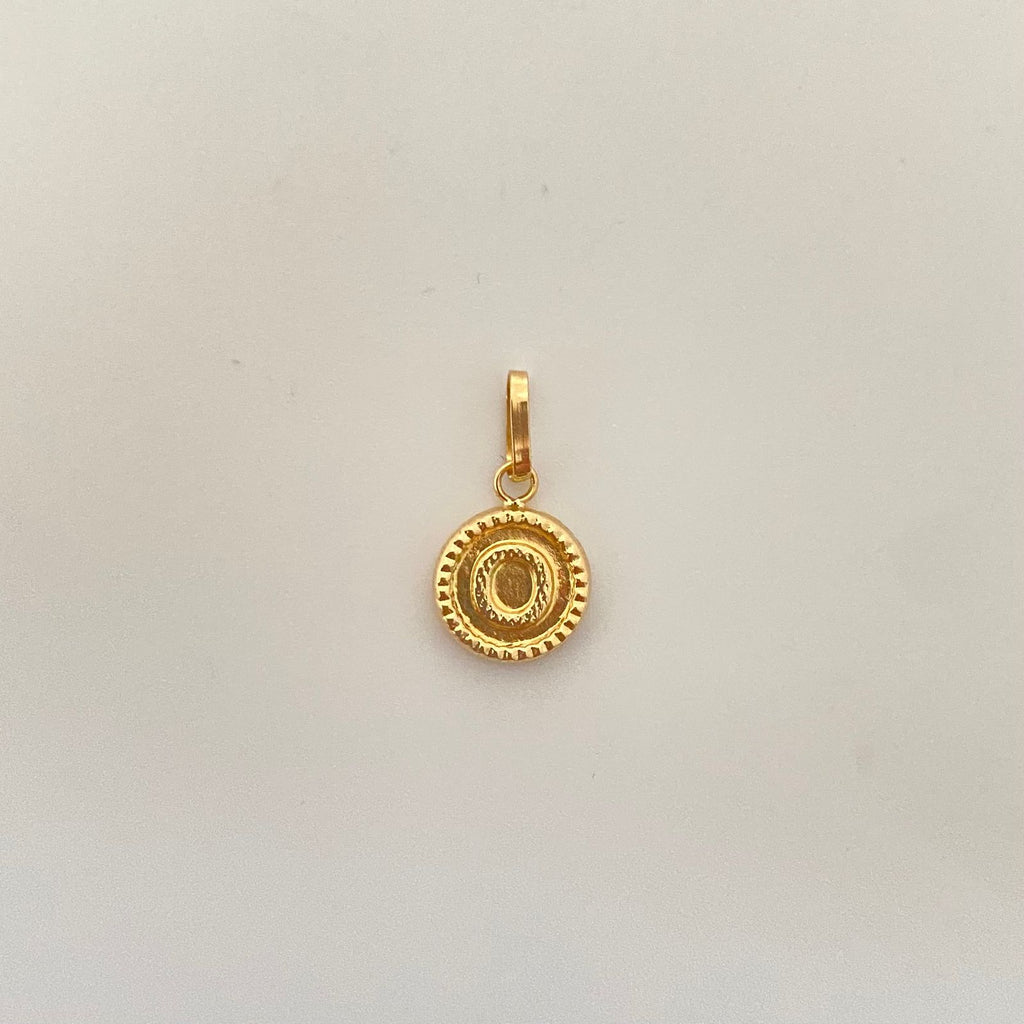 Dije letra O Oro amarillo 18k 0,70 Gr / 2,0 Cm
