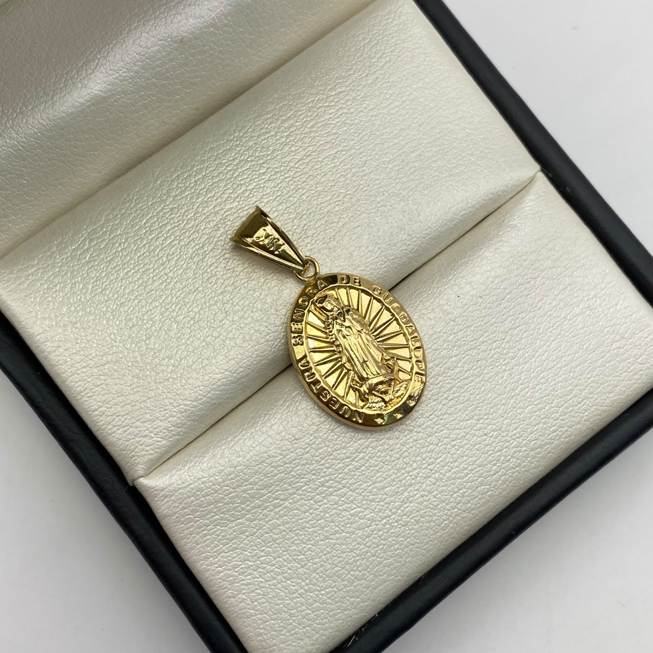 Dije virgen guadalupe Oro amarillo 18k 1,5 Gr / 14,7 mm / 3 Cm