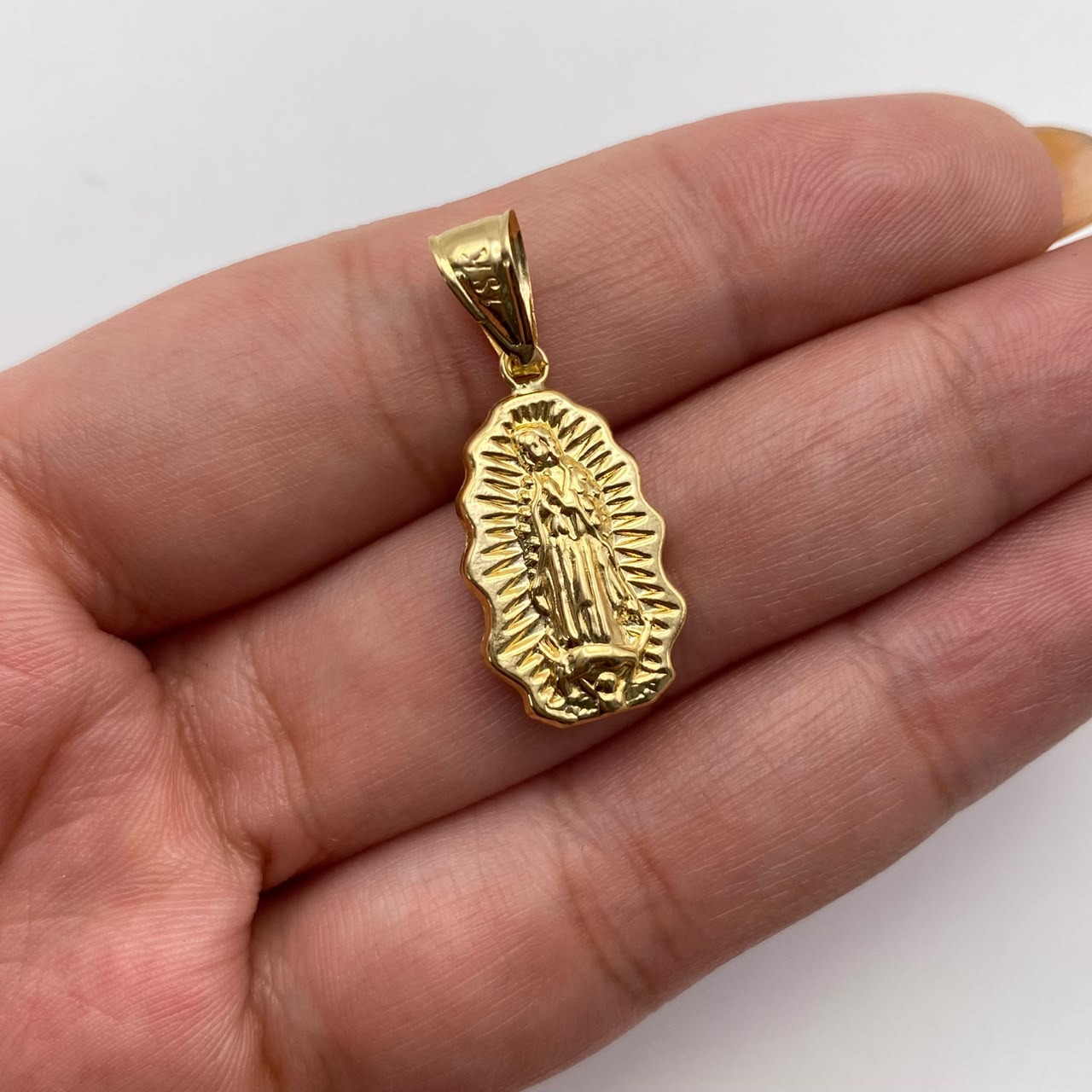Dije virgen guadalupe Oro amarillo 18k 1,3 Gr / 12,4 mm / 3 Cm