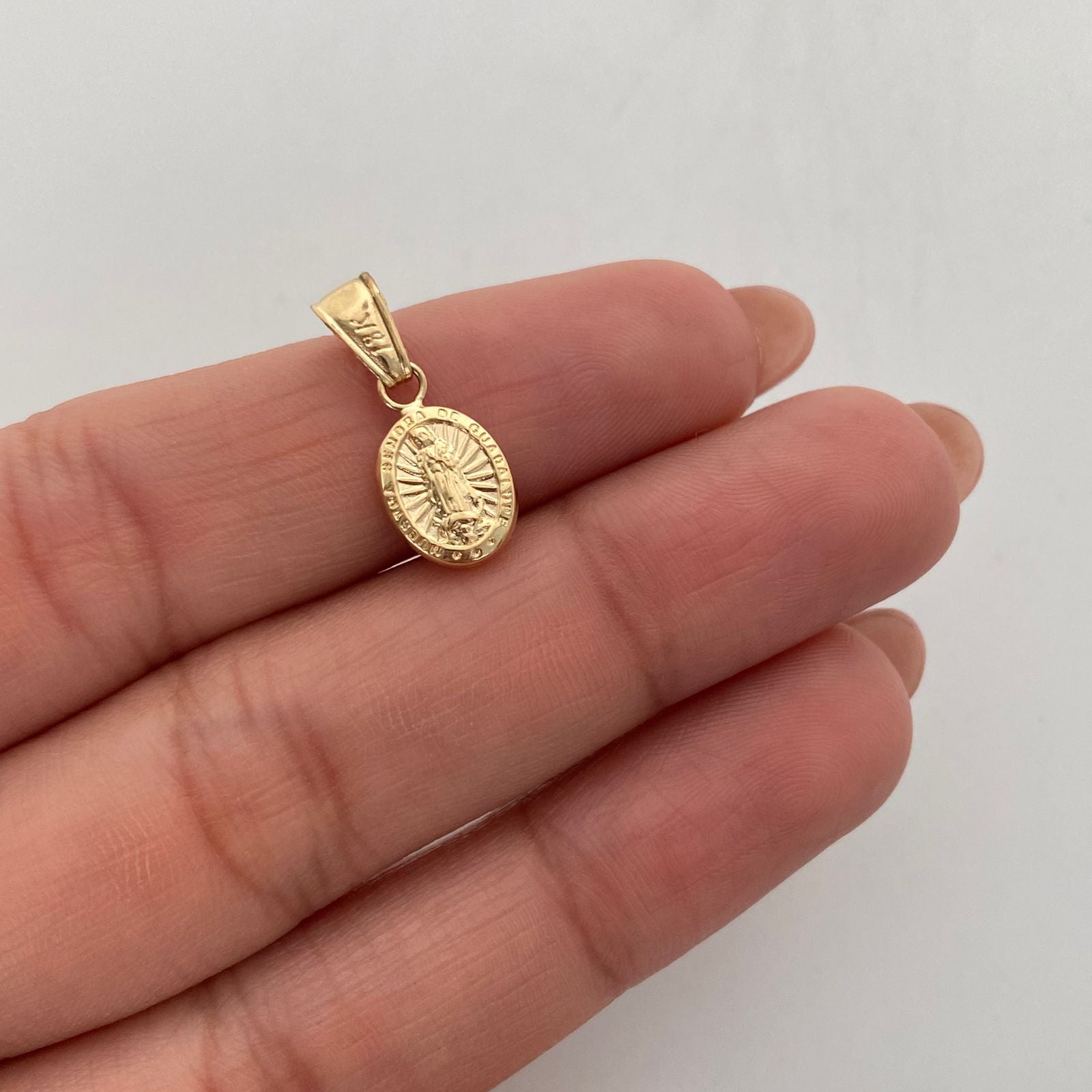 Dije Virgen de Guadalupe Oro amarillo 18k 0,5 Gr / 7,9 mm / 2 Cm