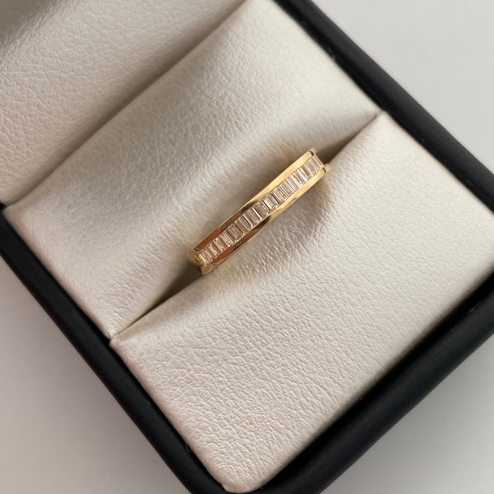 Anillo Fila Circones Oro amarillo 18k / Talla 6 / 2,35 Gr / 3,2 mm