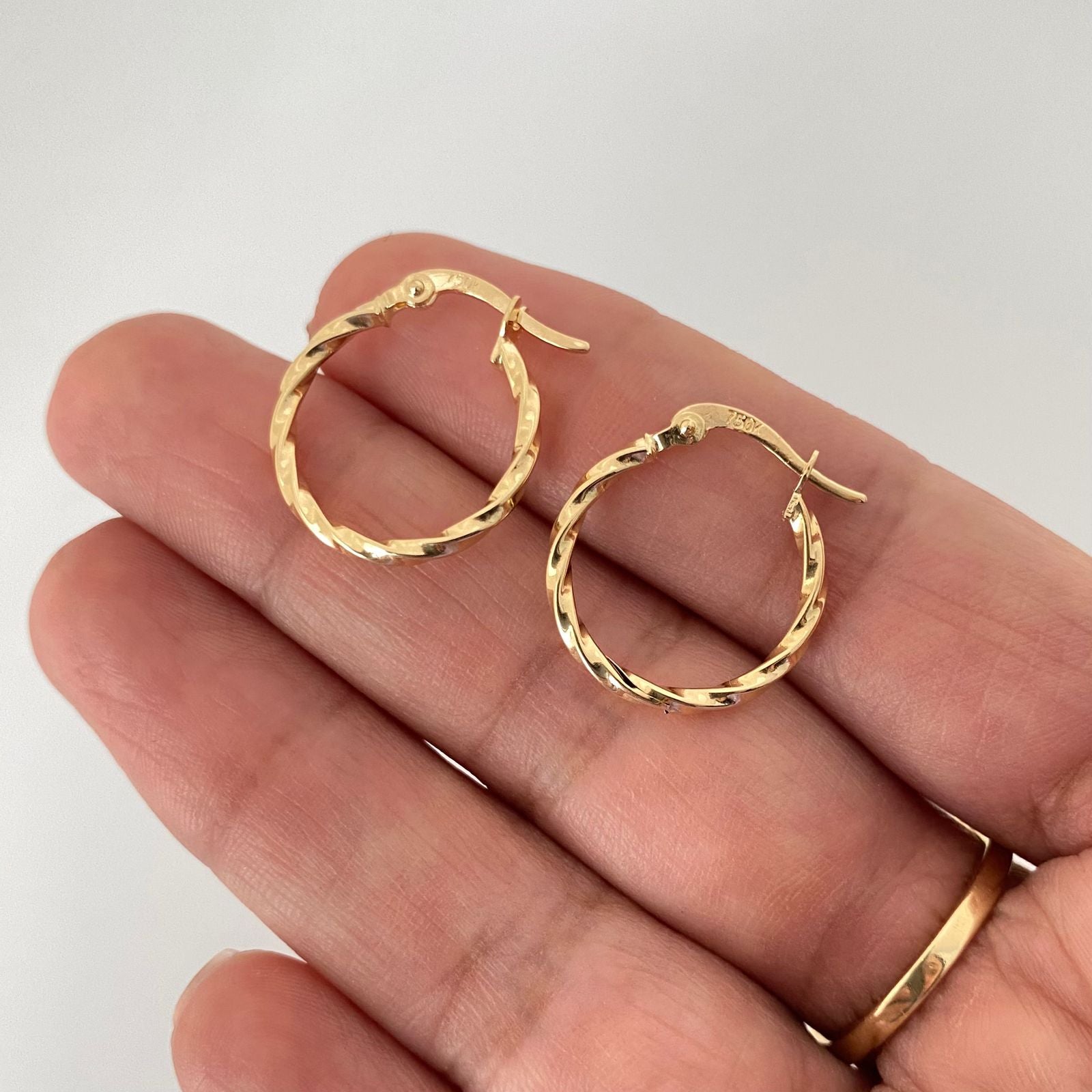 Candonga entorchada delgada Oro amarillo 18k 1,10 Gr / 2,0 Cm