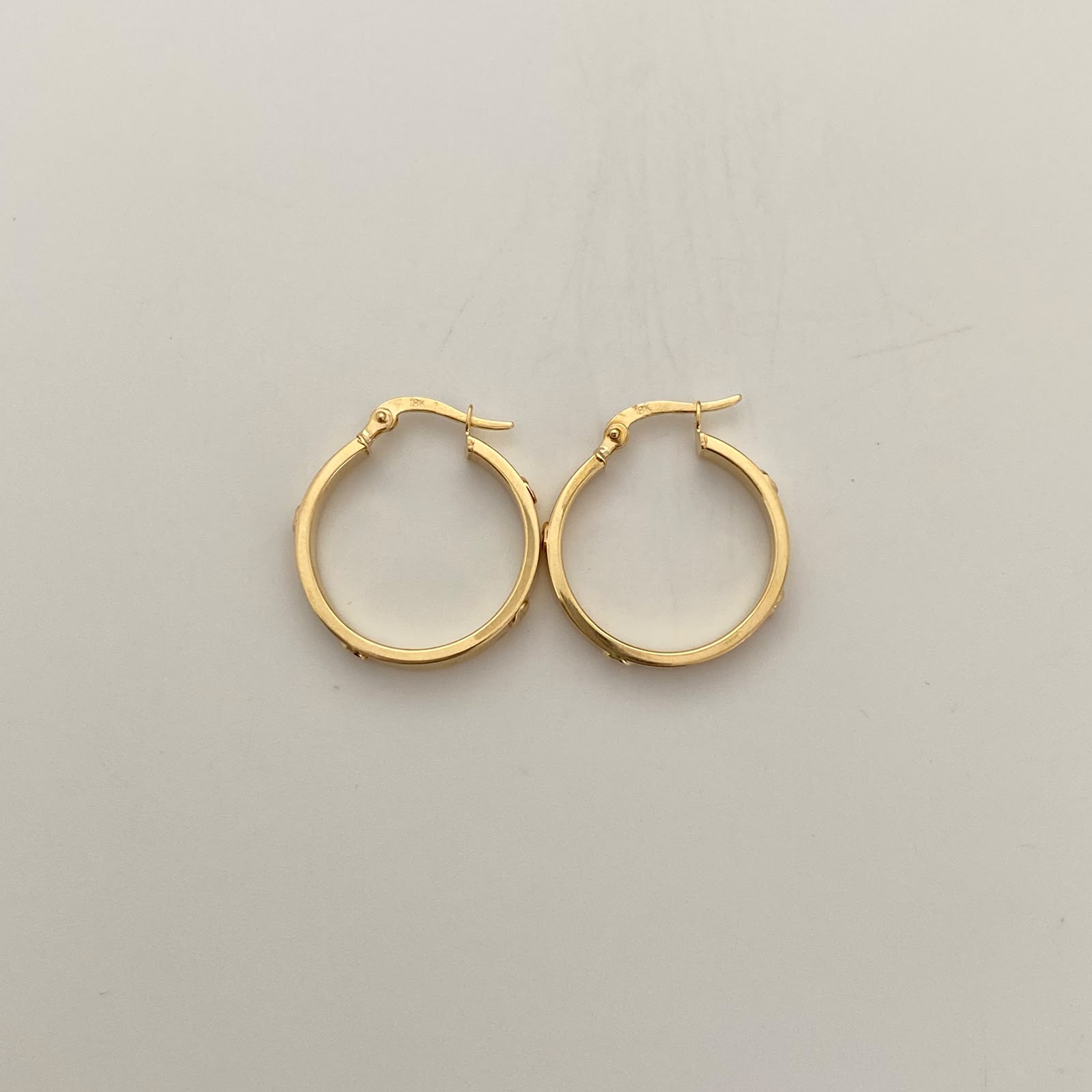 Candonga Lisa Sello Oro amarillo 18k 2,25 Gr / 2,4 Cm