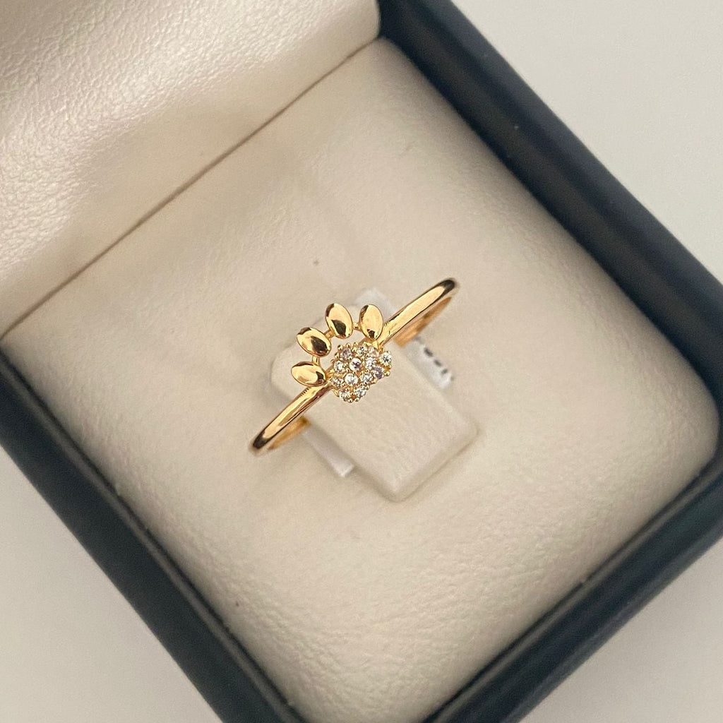 Anillo huella con circones blancos  Oro amarillo 18k / Talla 7 3/4 / 1,35 Gr
