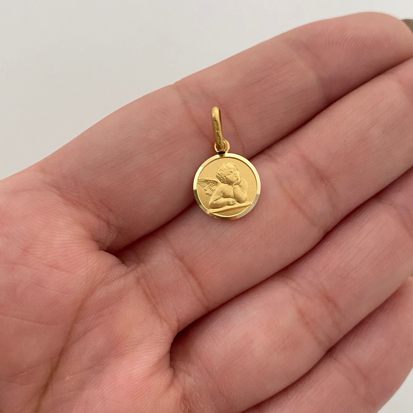 Dije It Angel Oro amarillo 18k +4 / 1,25 Gr / 10 mm / 1,5 Cm