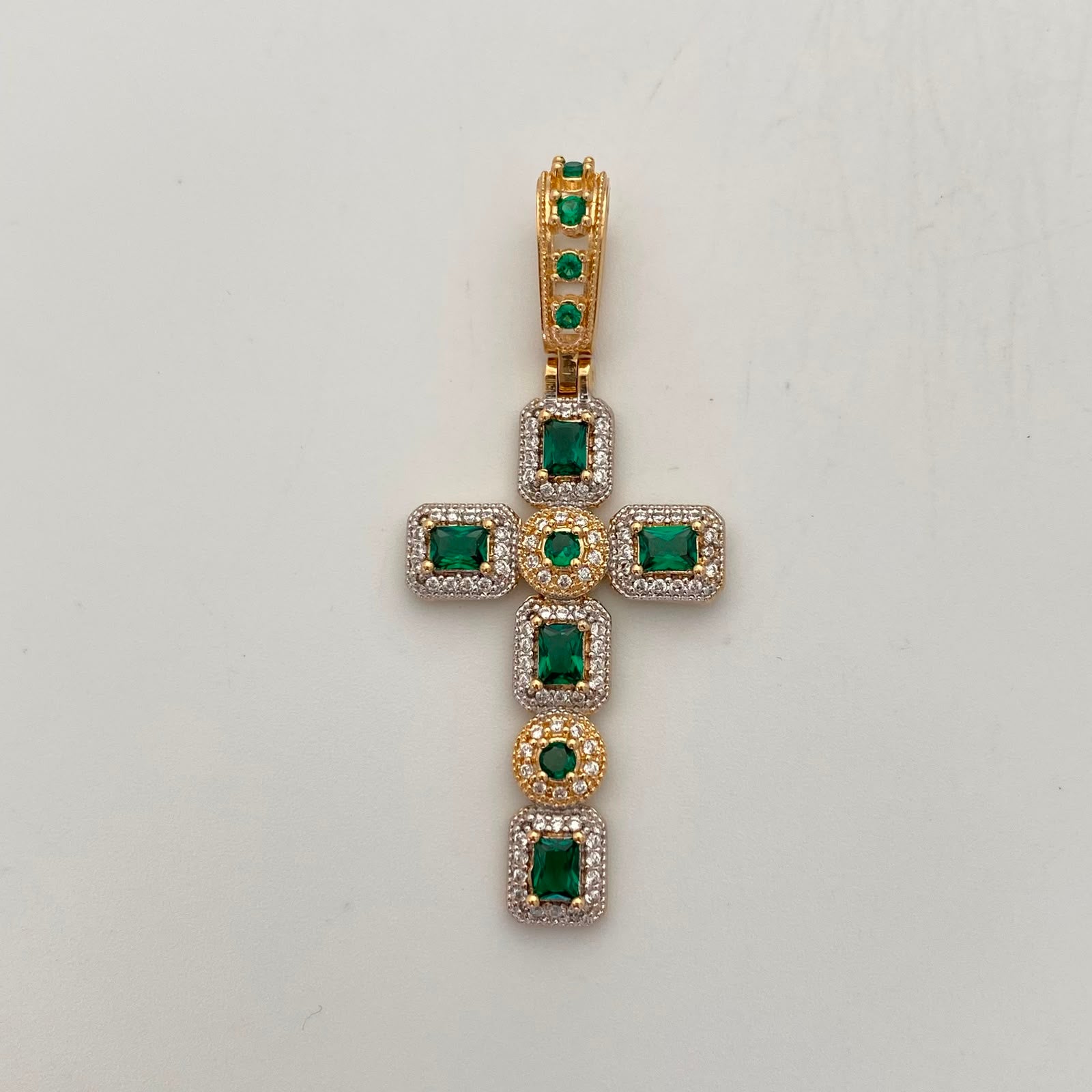 Dije Cruz Casting Verde Oro amarillo y Oro blanco 18k 5,7 Gr / 22,6 mm / 5,1 Cm