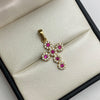 Dije cruz circulo circones blancos y fucsia Oro amarillo 18k 2,30 Gr / 16,10 mm / 3 Cm