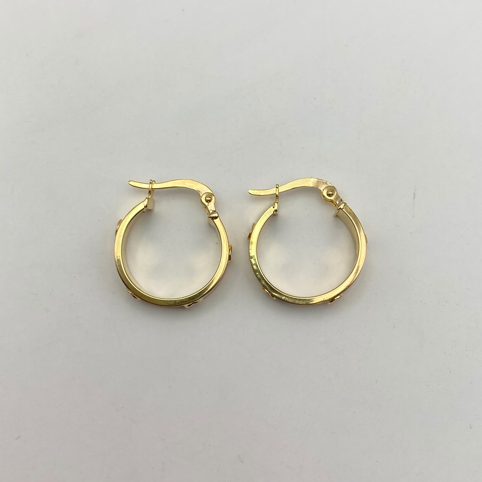 Candonga lisa con tornillo  Oro amarillo 1,9 Gr / 2 Cm