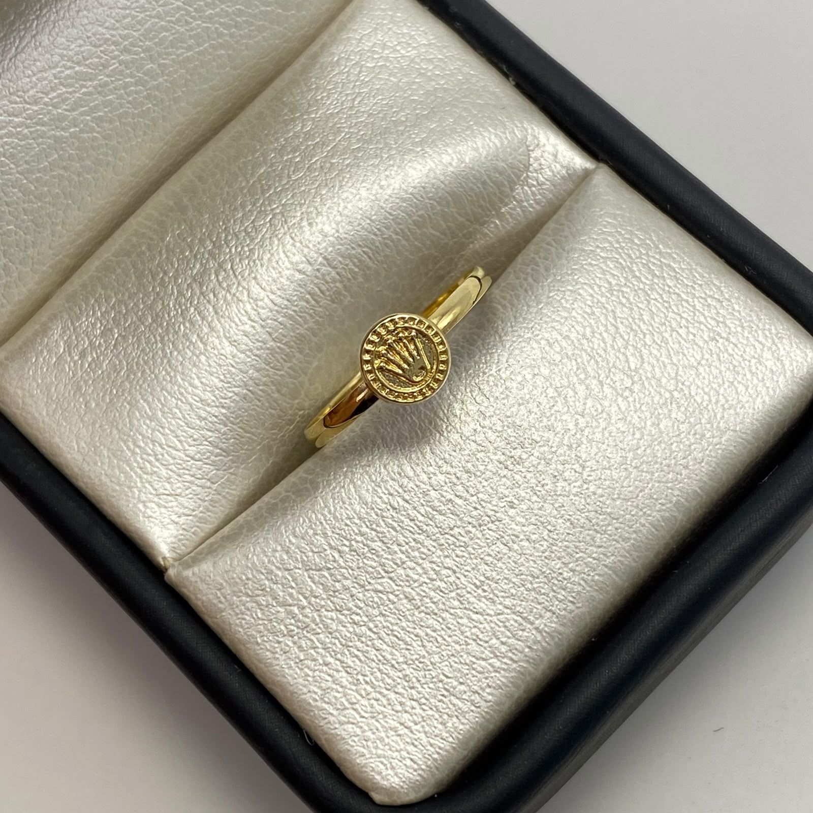 Anillo Corona Rx Oro amarillo 18k / Talla 5 1/2 / 0,7 Gr / 1,4 mm