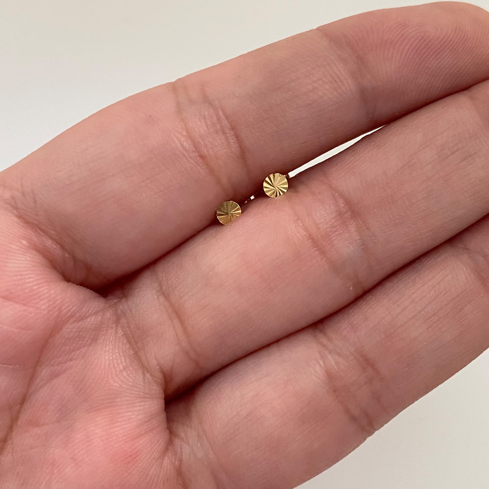 Topos Mini Circulo Plano Diamantado Oro amarillo 18k 0,4 Gr / 3,2 mm