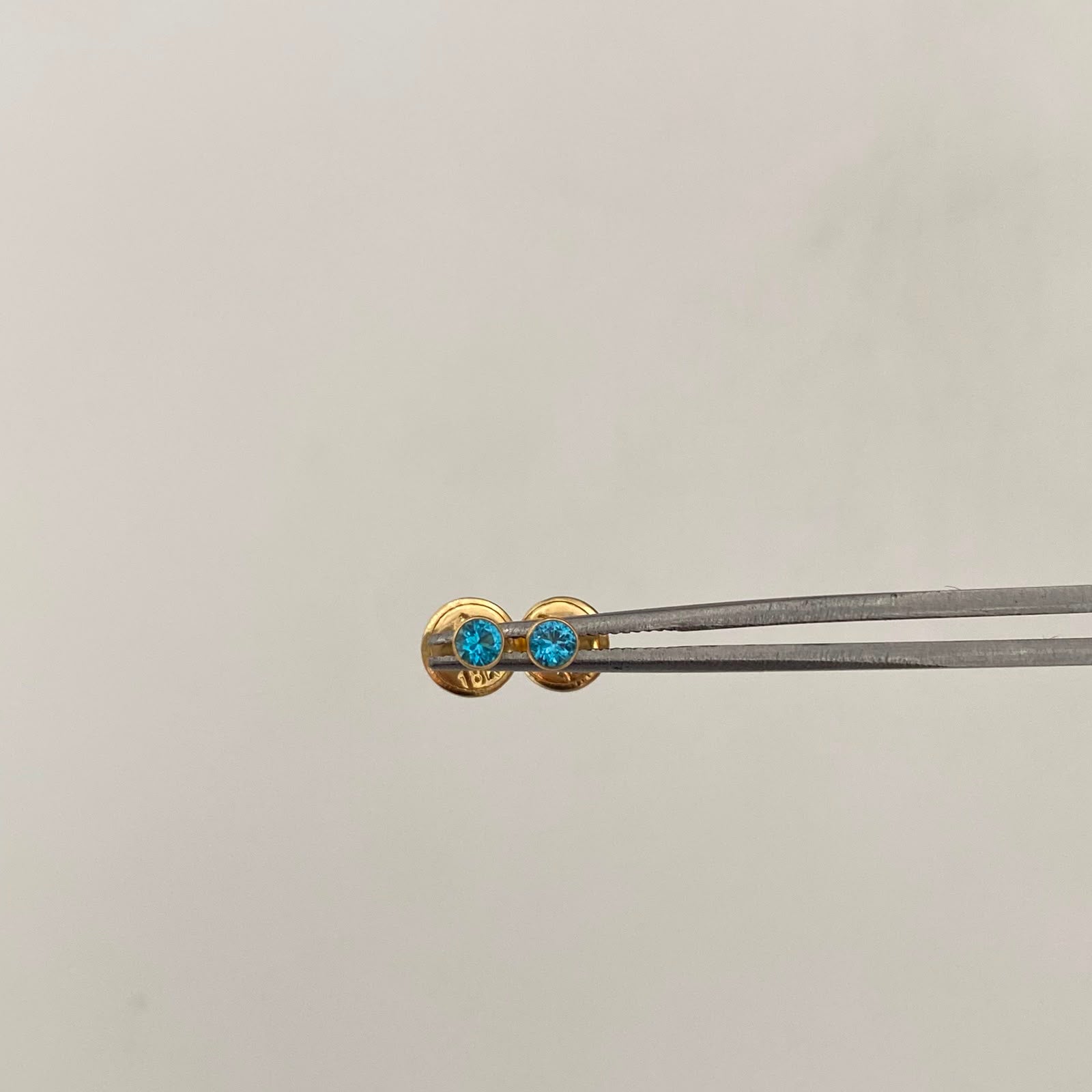 Topos Circon Azul Oro amarillo 18k 0,4 Gr / 3 mm