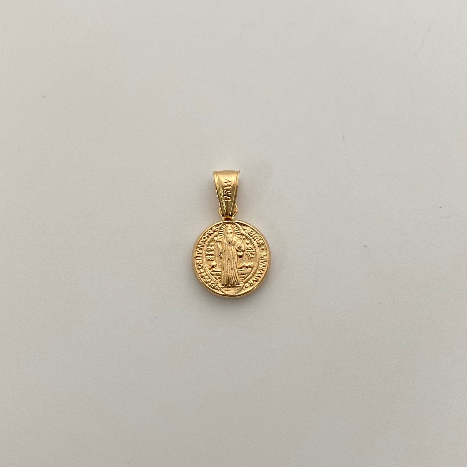Dije San Benito Oro amarillo 18k 0,7 Gr / 12,2 mm / 2,1 Cm