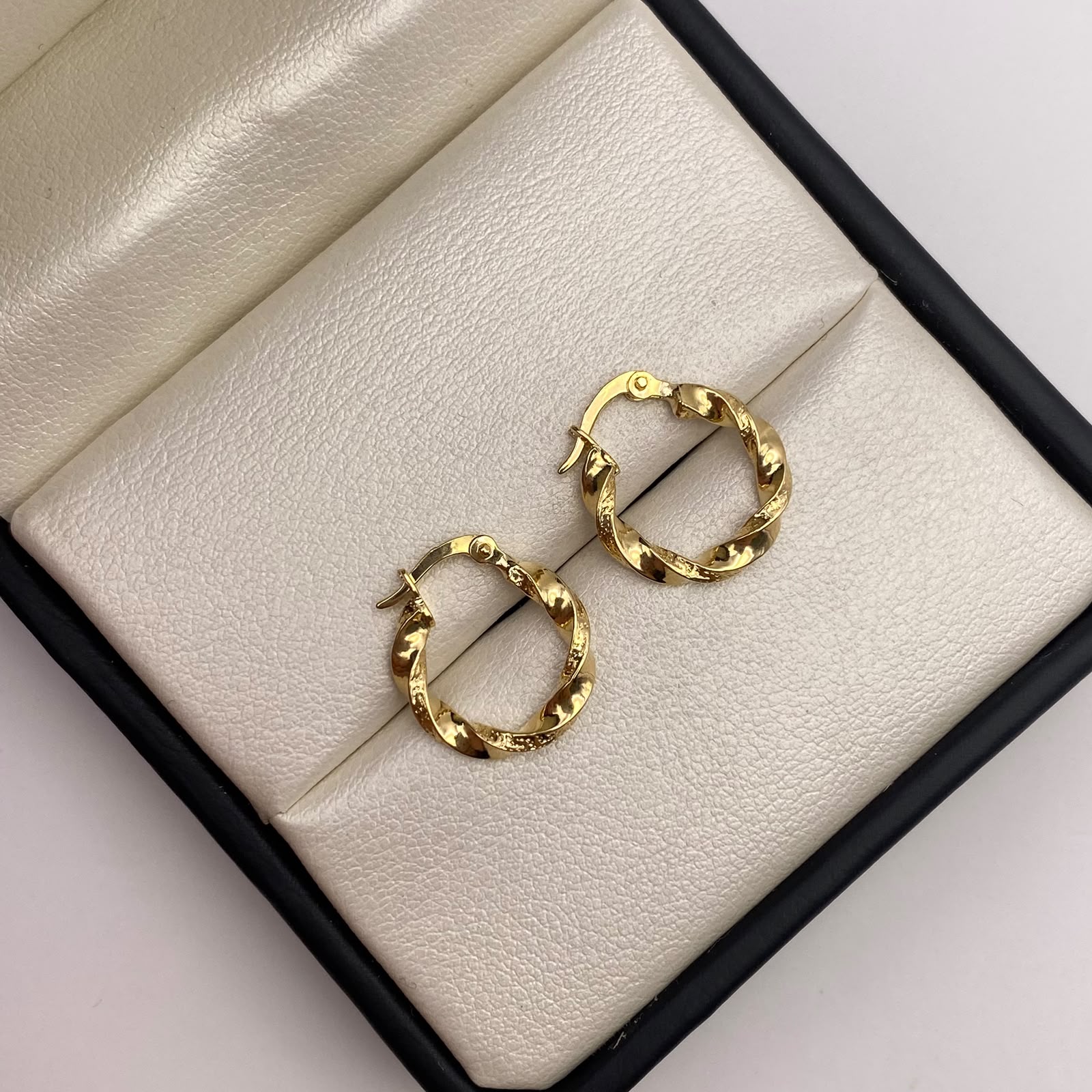 Candonga Entorchada Oro amarillo 18k 1,13 Gr / 1,6 Cm