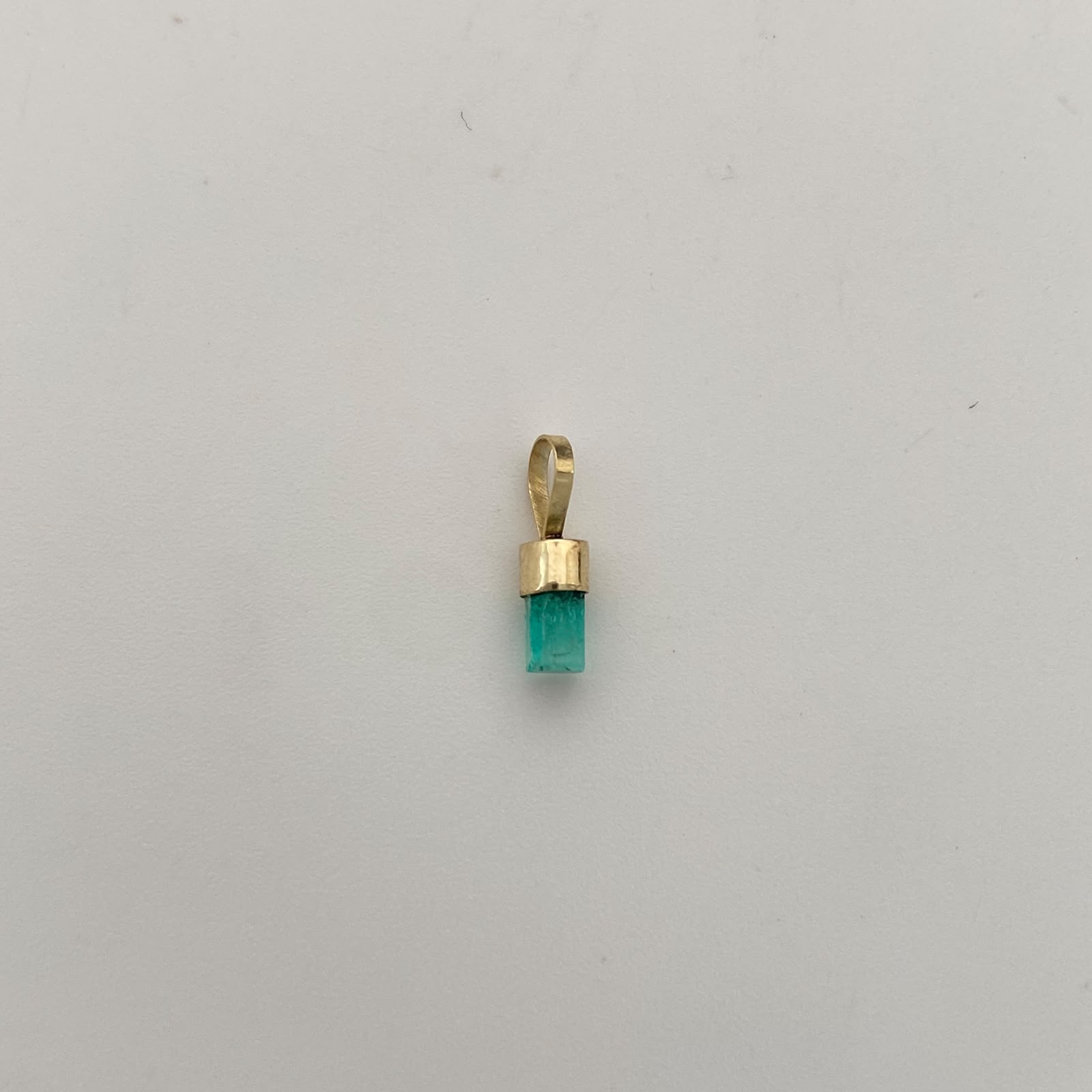 Dije Canutillo Esmeralda Oro amarillo 18k 0,2 Gr / 2,5 mm / 1 Cm