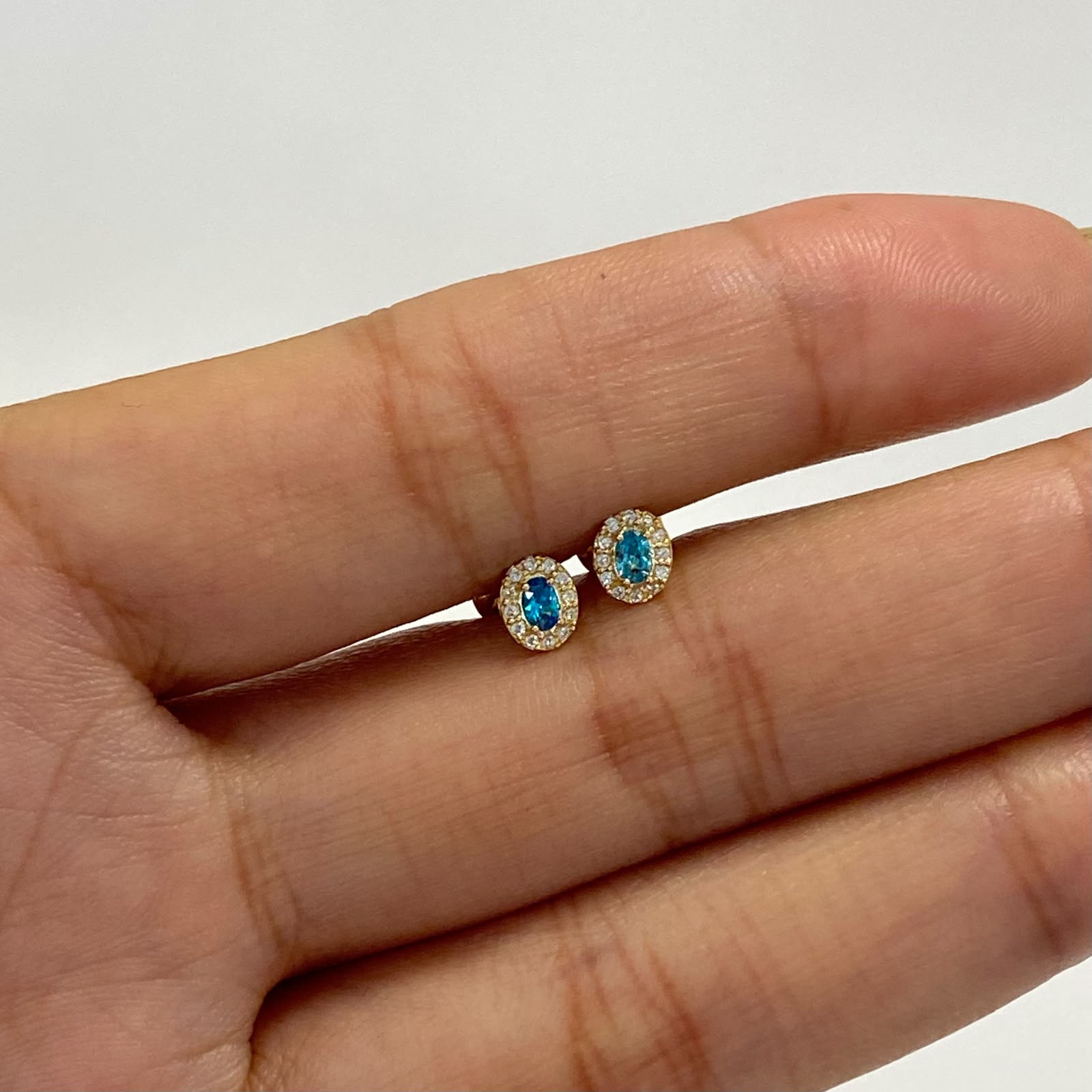 Topos ovalado circón azul Oro amarillo 18k 0,7 Gr / 4,5 mm