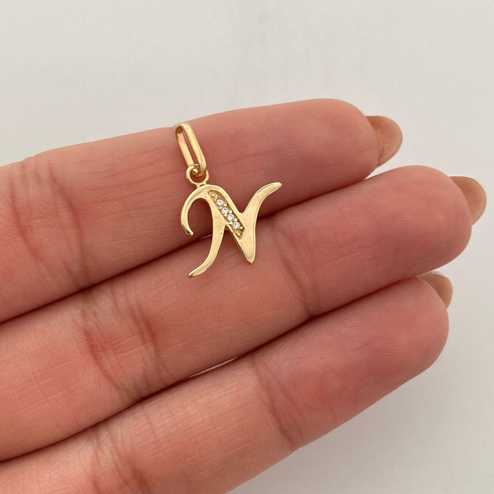 Dije letra N con circones blancos  Oro amarillo 18k 0,85 Gr / 12,28 mm / 1,7 Cm