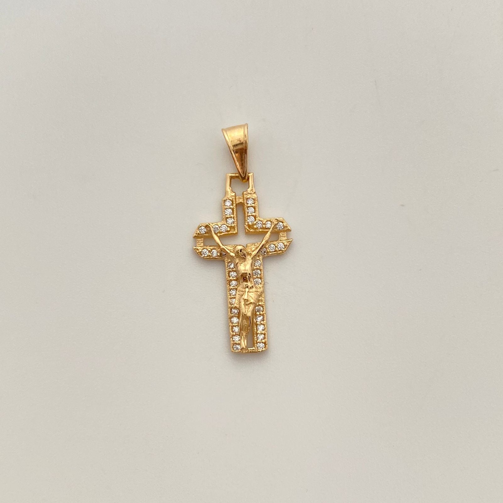 Dije cruz con cristo y circones blancos  Oro amarillo 18k 2,15 Gr / 13,3 mm / 3 Cm