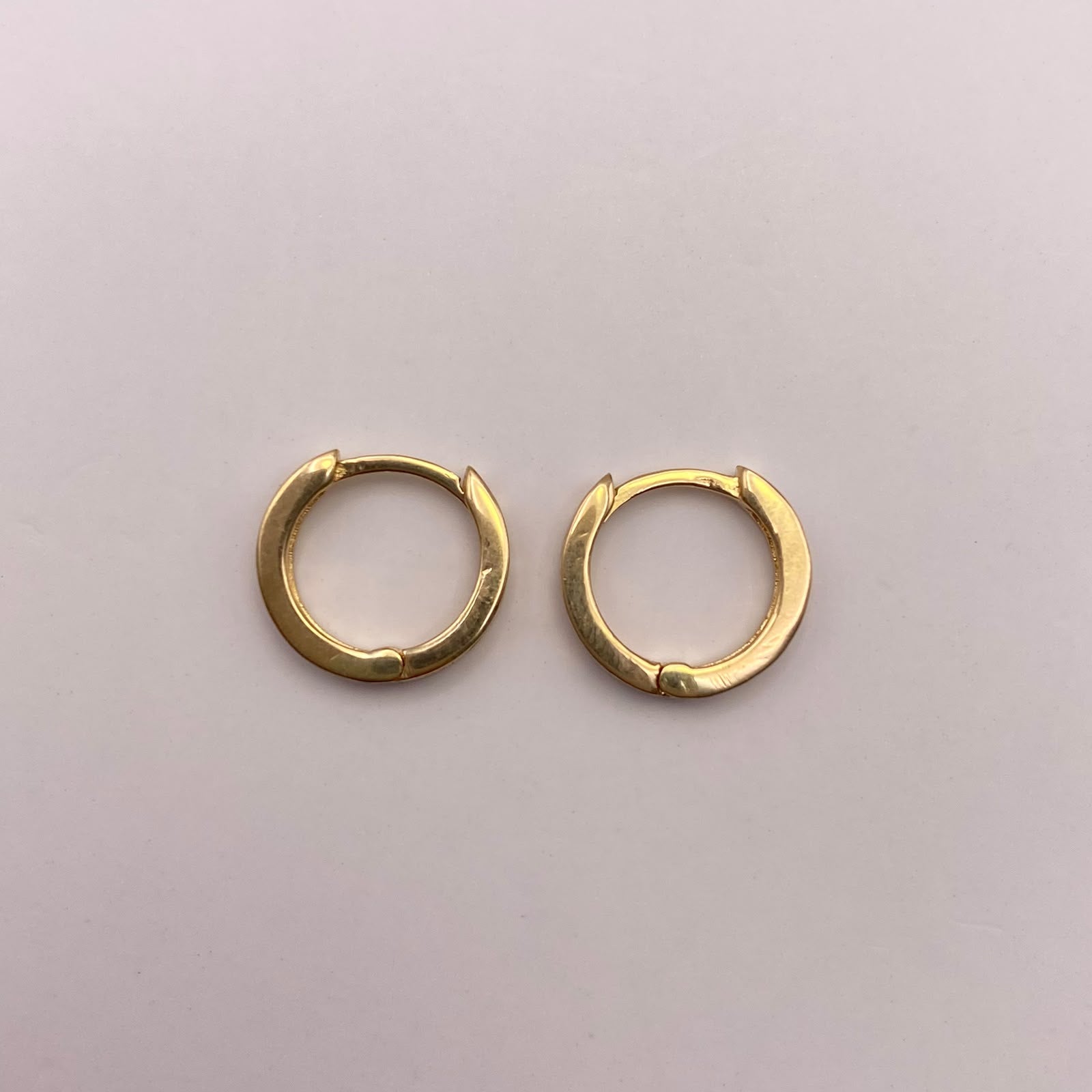 Candonga Tipo huggies circones blancos Oro amarillo 18k 1,5 Gr / 1,1 Cm
