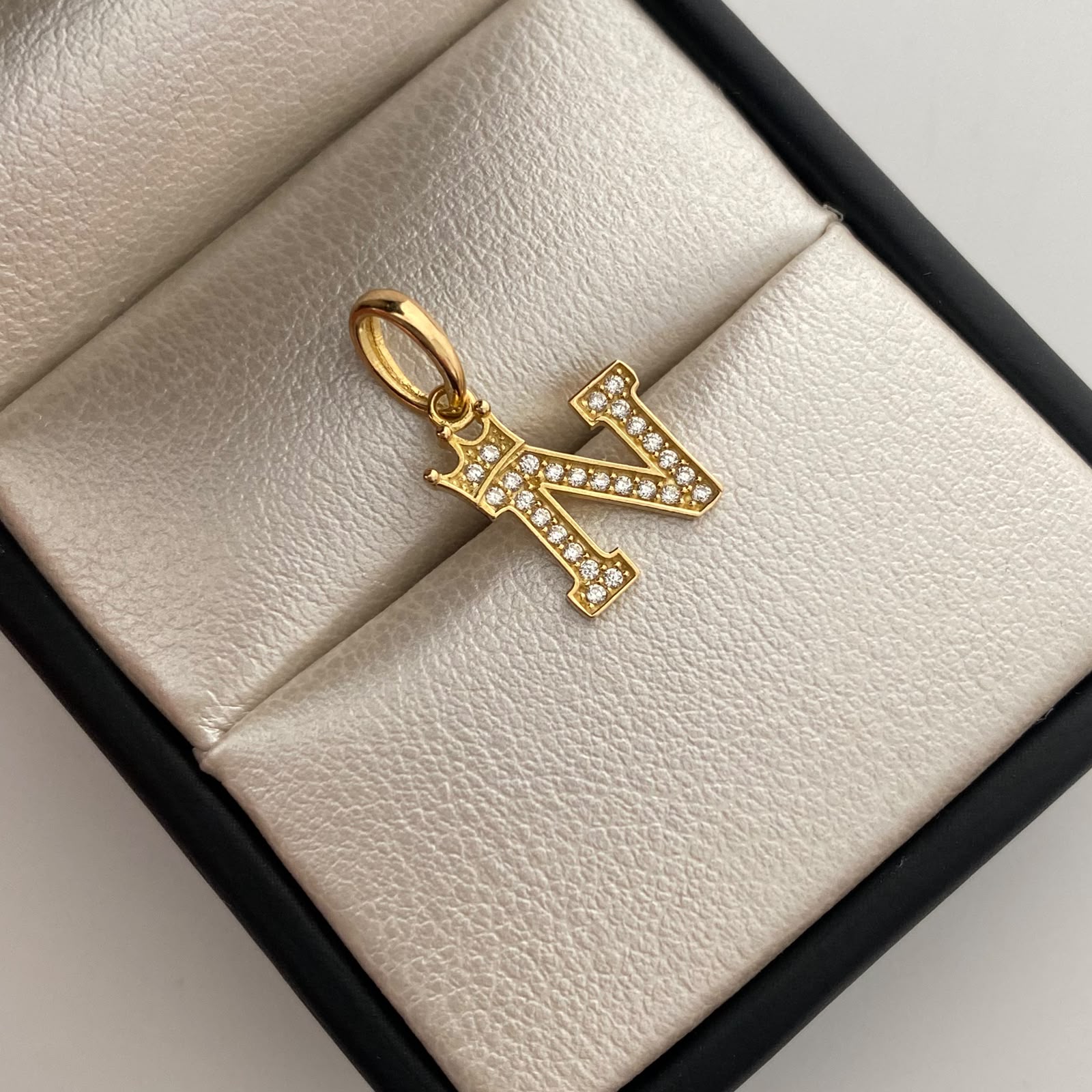 Dije Letra N Casting Oro amarillo 18k 1,05 Gr / 11,7 mm / 2 Cm