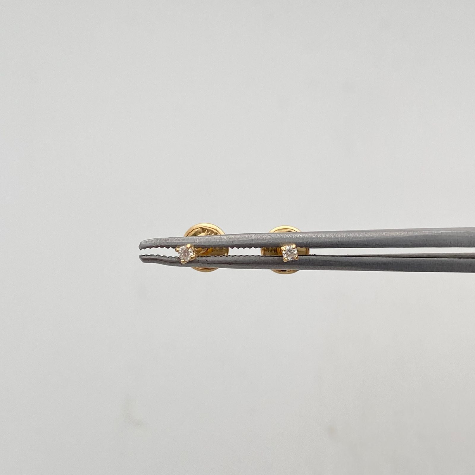 Topos con diamante de 0,33ct  Oro amarillo 18k 0,4 Gr / 1,81 mm