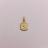 Dije letra s Oro amarillo 18k 0,4 Gr / 6,8 mm / 1,3 Cm