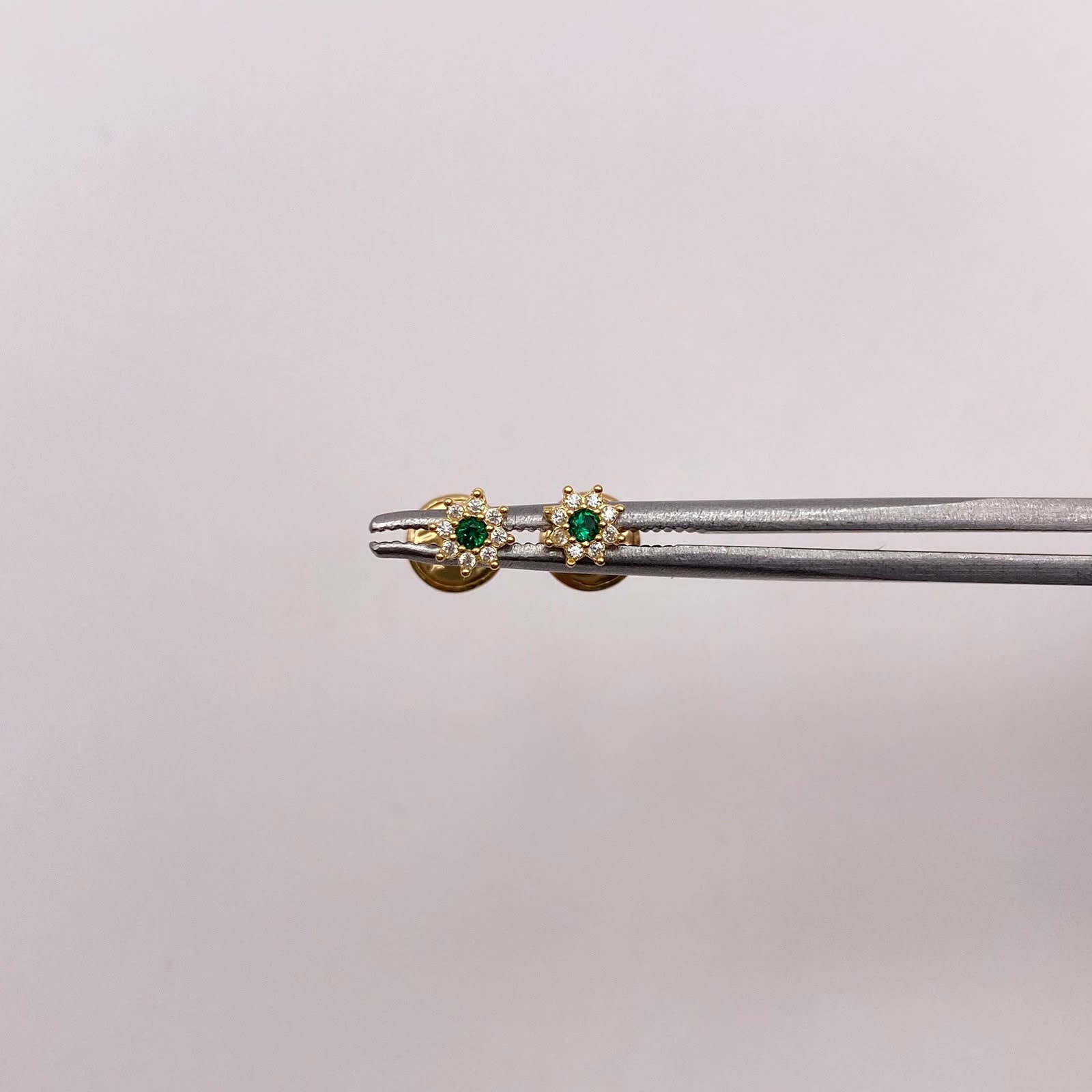 Topos Flor circones verrdes y blancos Oro amarillo 18k 0,5 Gr / 4,2 mm