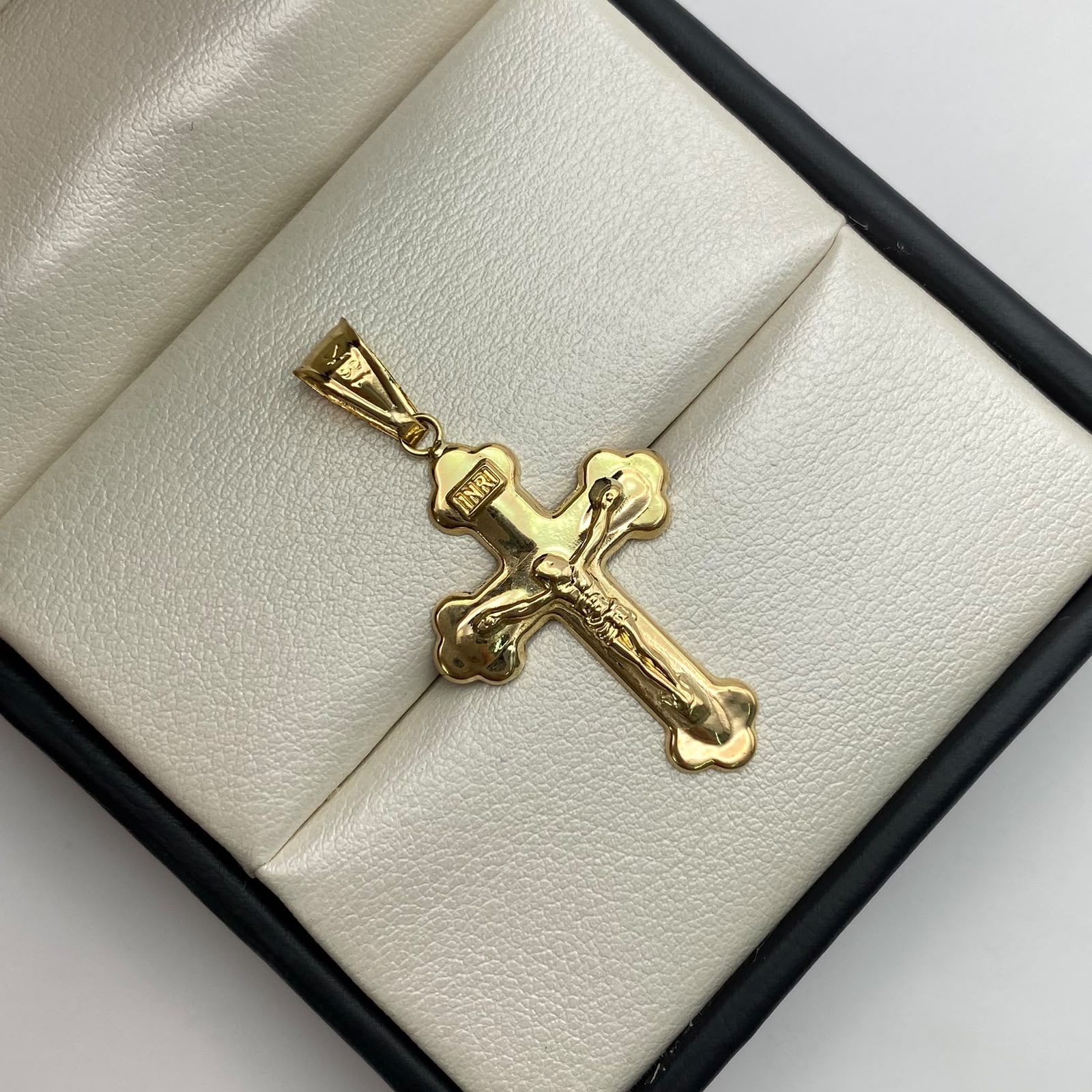 Dije cruz cristo puntas redondas Oro amarillo 18k 1,8 Gr / 21,1 mm / 4,5 Cm