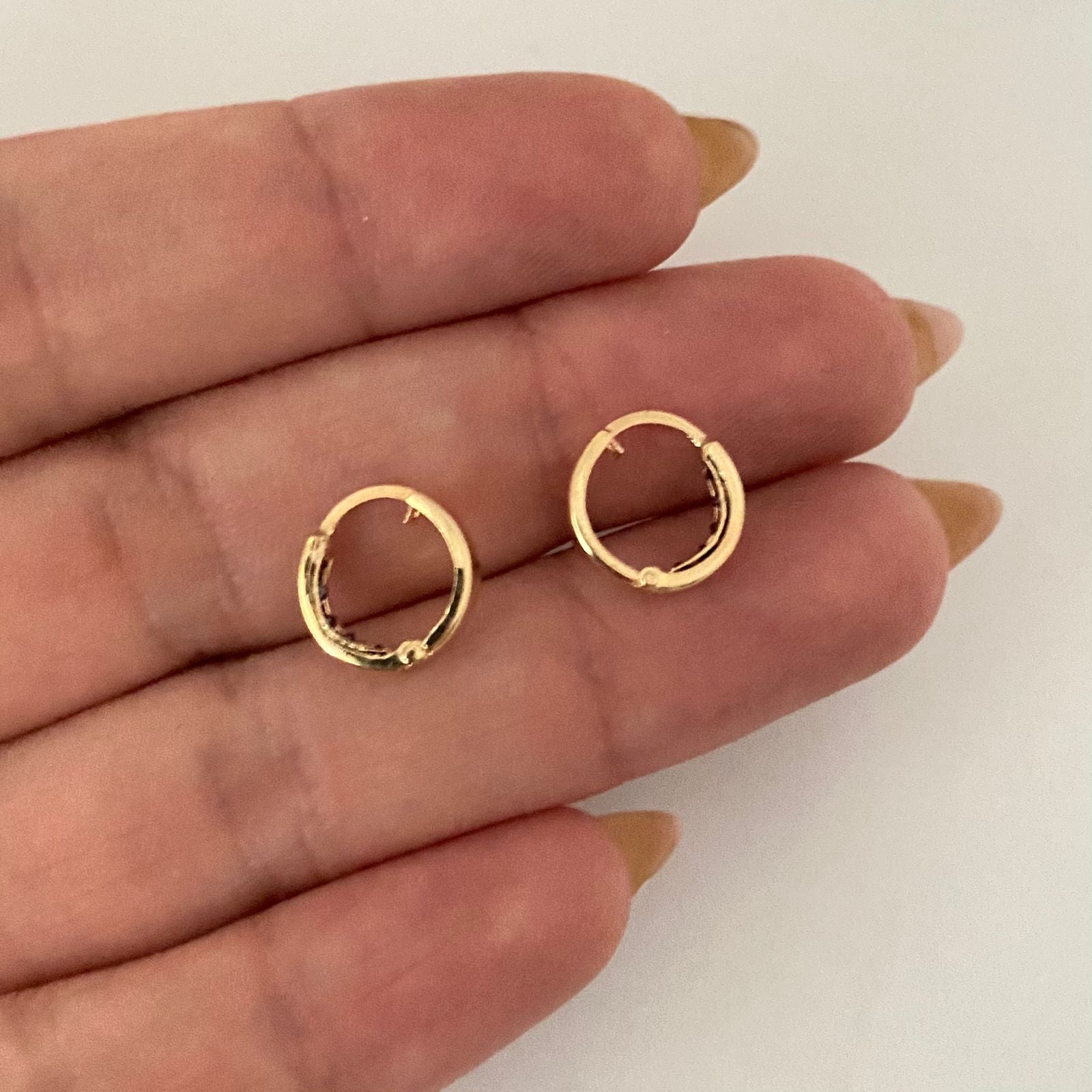 Candonga redonda lisa casting violeta Oro amarillo 18k 0,9 Gr / 1,0 Cm