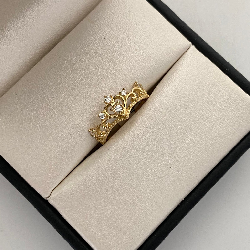 Anillo 15 Corazon circones blancos Oro amarillo 18k / Talla 6 1/2 / 3,0 Gr