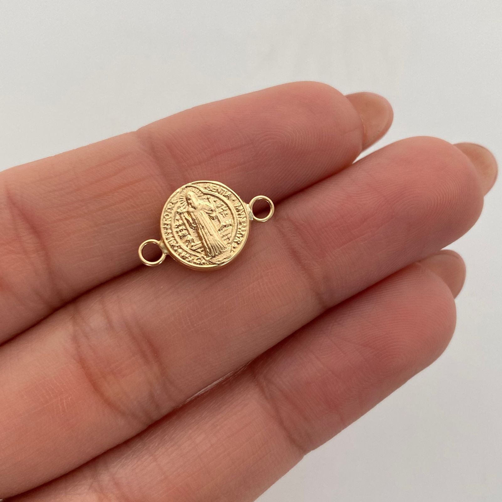 Herraje San benito Oro amarillo 18k 0,45 Gr / 1 Cm