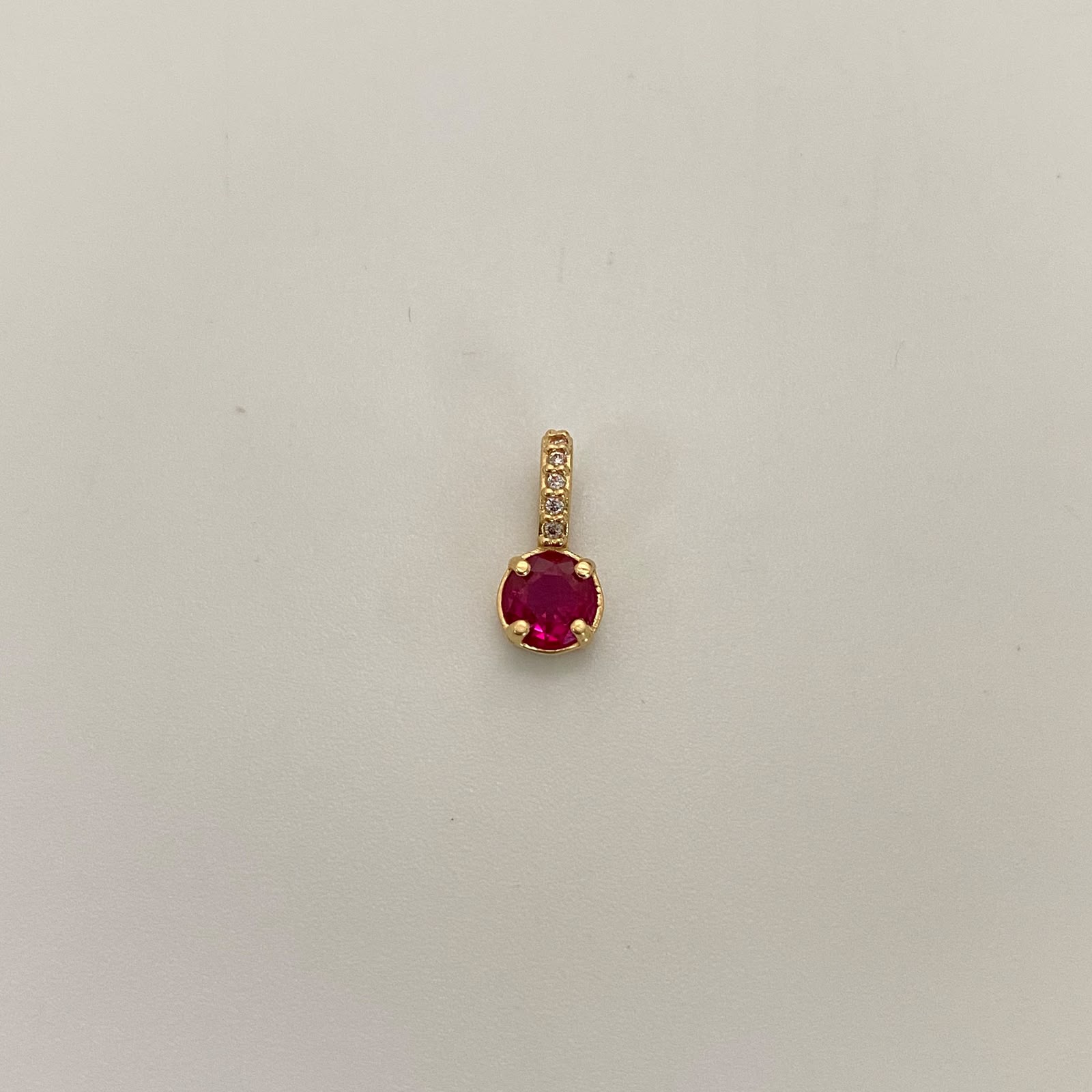 Dije Circon Fucsia Oro amarillo 18k 0,9 Gr / 5,5 mm / 1,1 Cm