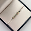 Anillo Circones verdes y blancos trebol Oro amarillo 18k / Talla 6 1/2 / 1,35 Gr / 1,2 mm