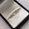 Anillo Solitario Oro amarillo 18k / Talla 8 / 1,68 Gr / 1,15 mm