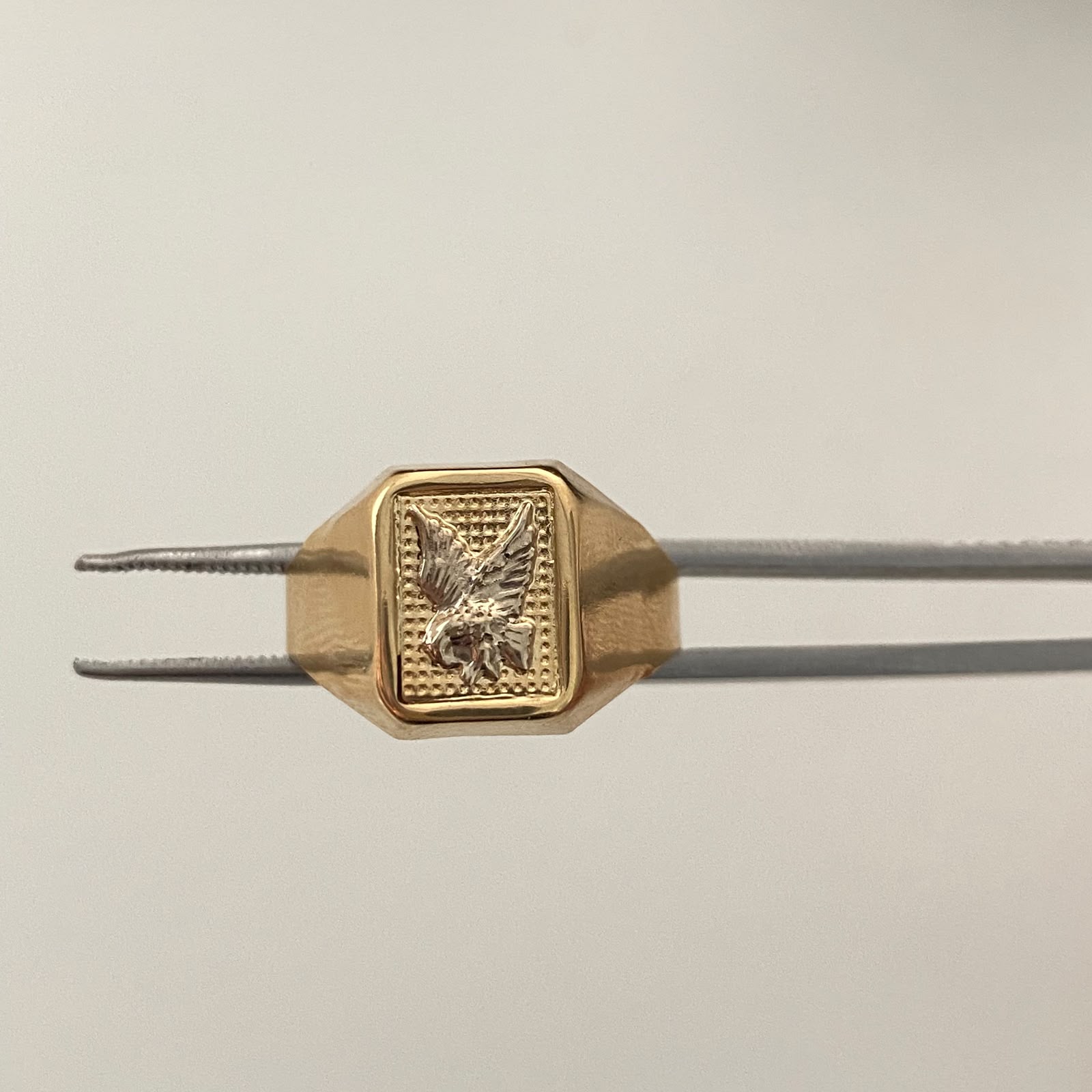 Anillo Troquel Cuadrado Aguila Oro amarillo y Oro blanco 18k / Talla 11 / 3,5 Gr / 4 mm