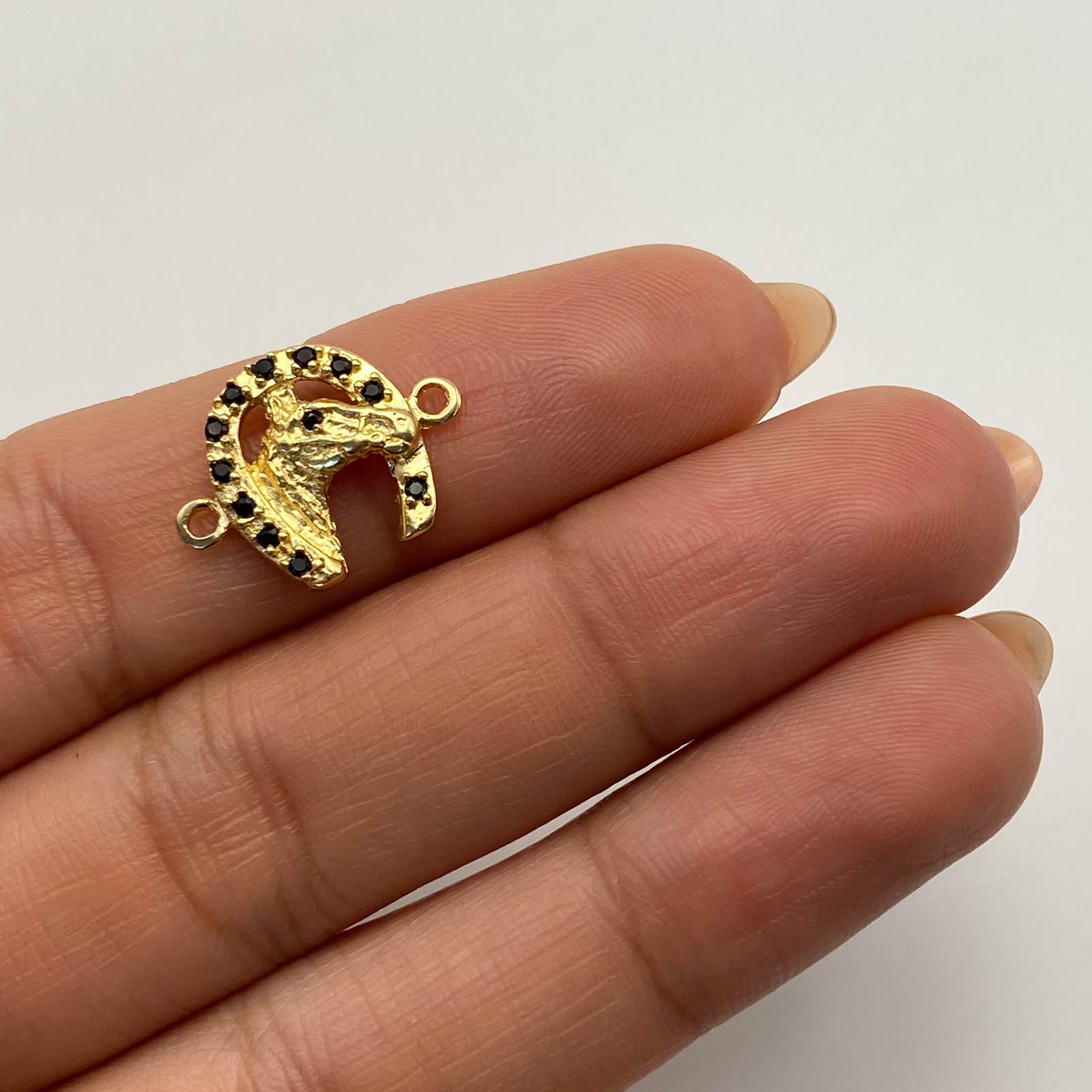 Herraje Herradura y caballo circones negros Oro amarillo 18k 1,85 Gr / 1,7 Cm