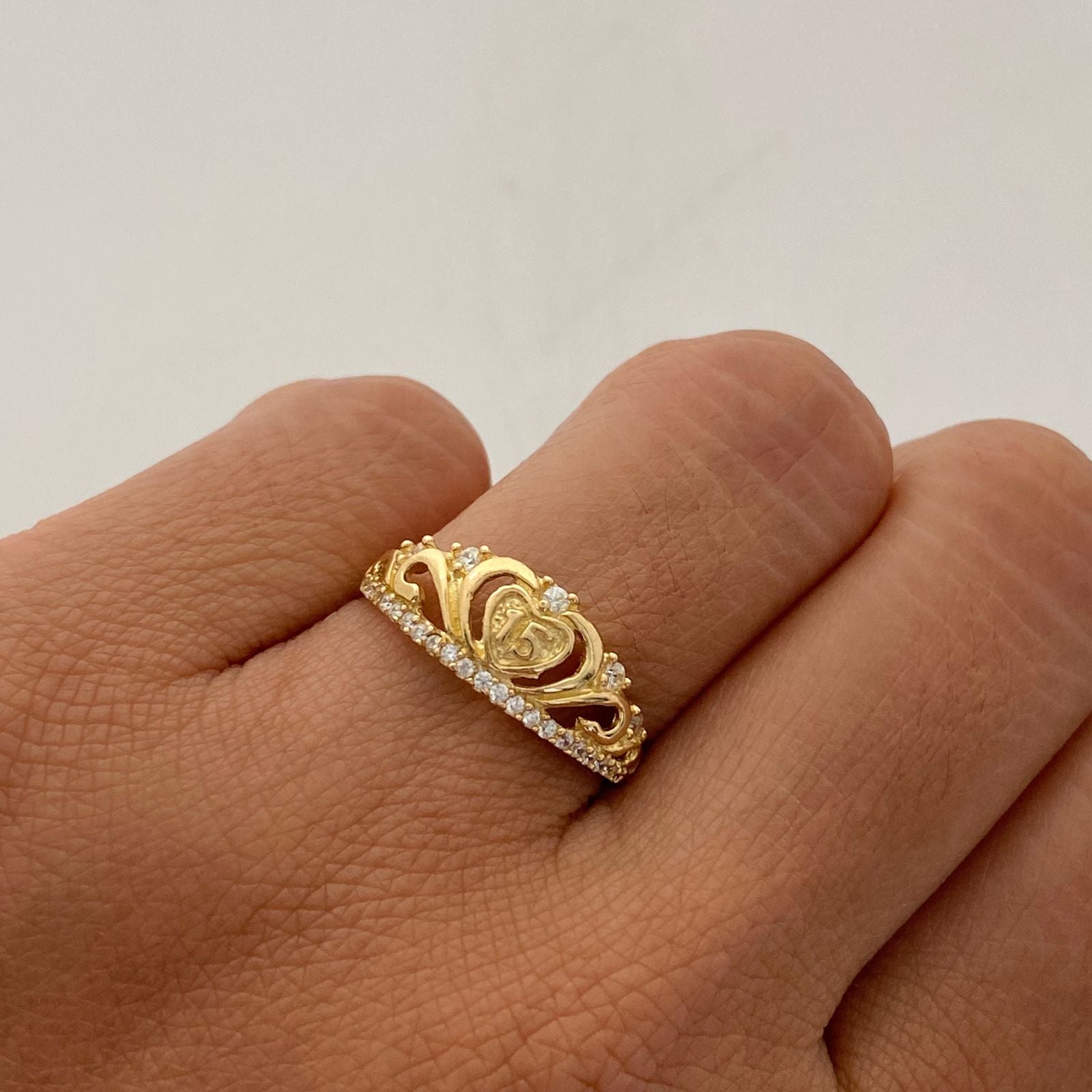 Anillo 15 Corona Circones Blancos Oro amarillo 18k / Talla 6 / 2,15 Gr