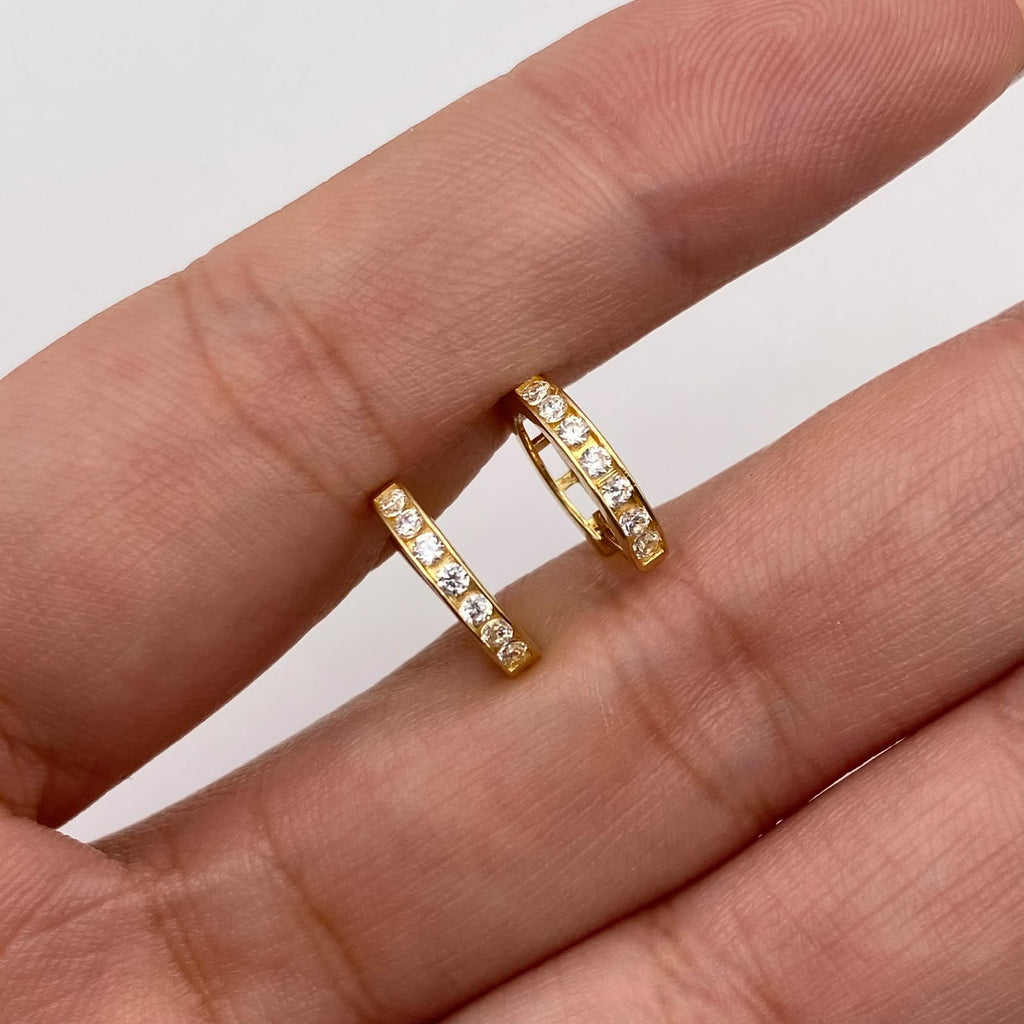 Candonga Tipo huggies circones blancos Oro amarillo 18k 1,5 Gr / 1,1 Cm